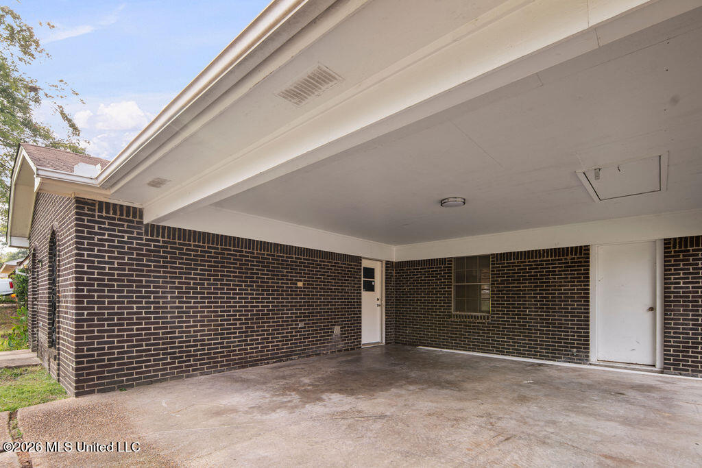 2853 Pine Circle Drive Property Photo 2