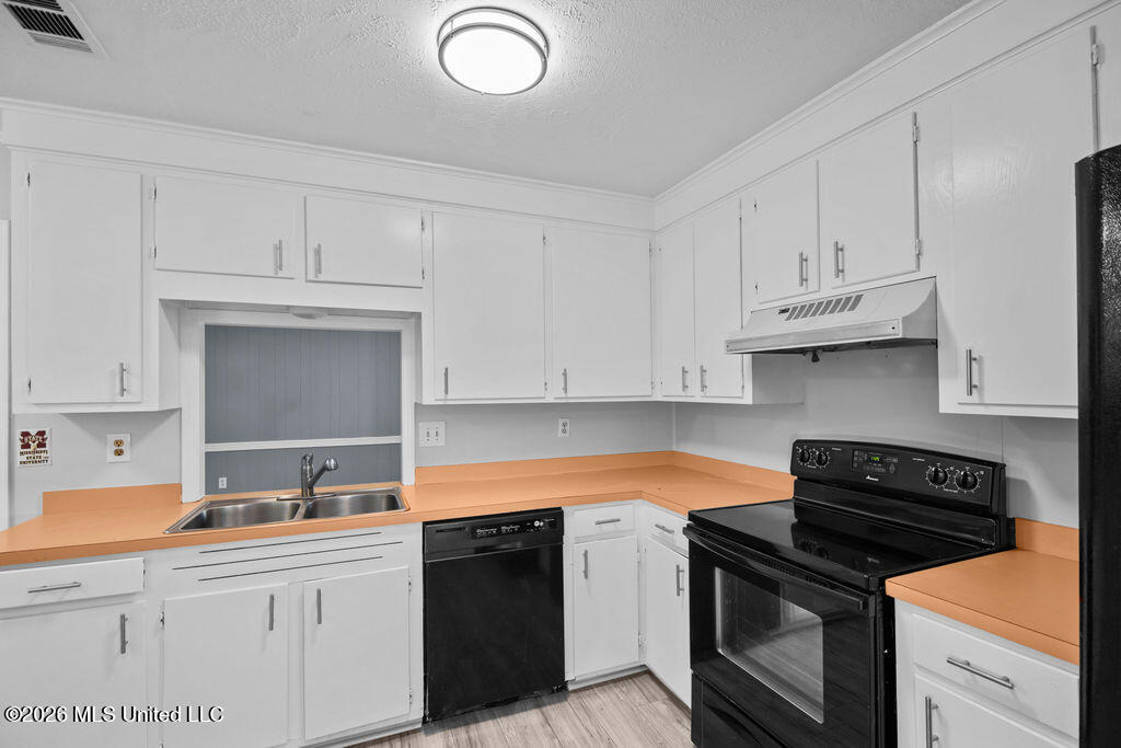 2853 Pine Circle Drive Property Photo 6