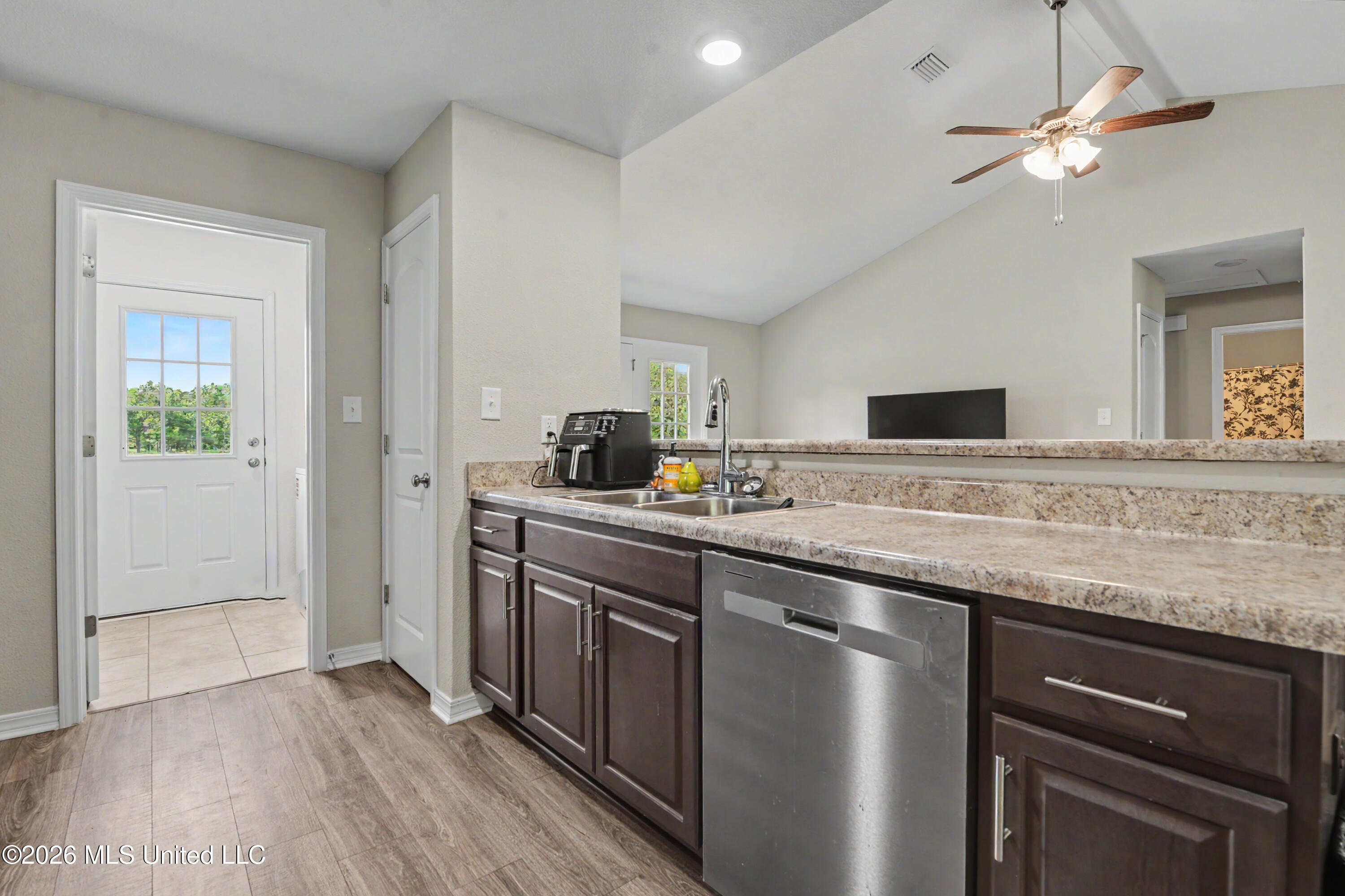 8137 Ms-613 Property Photo 8