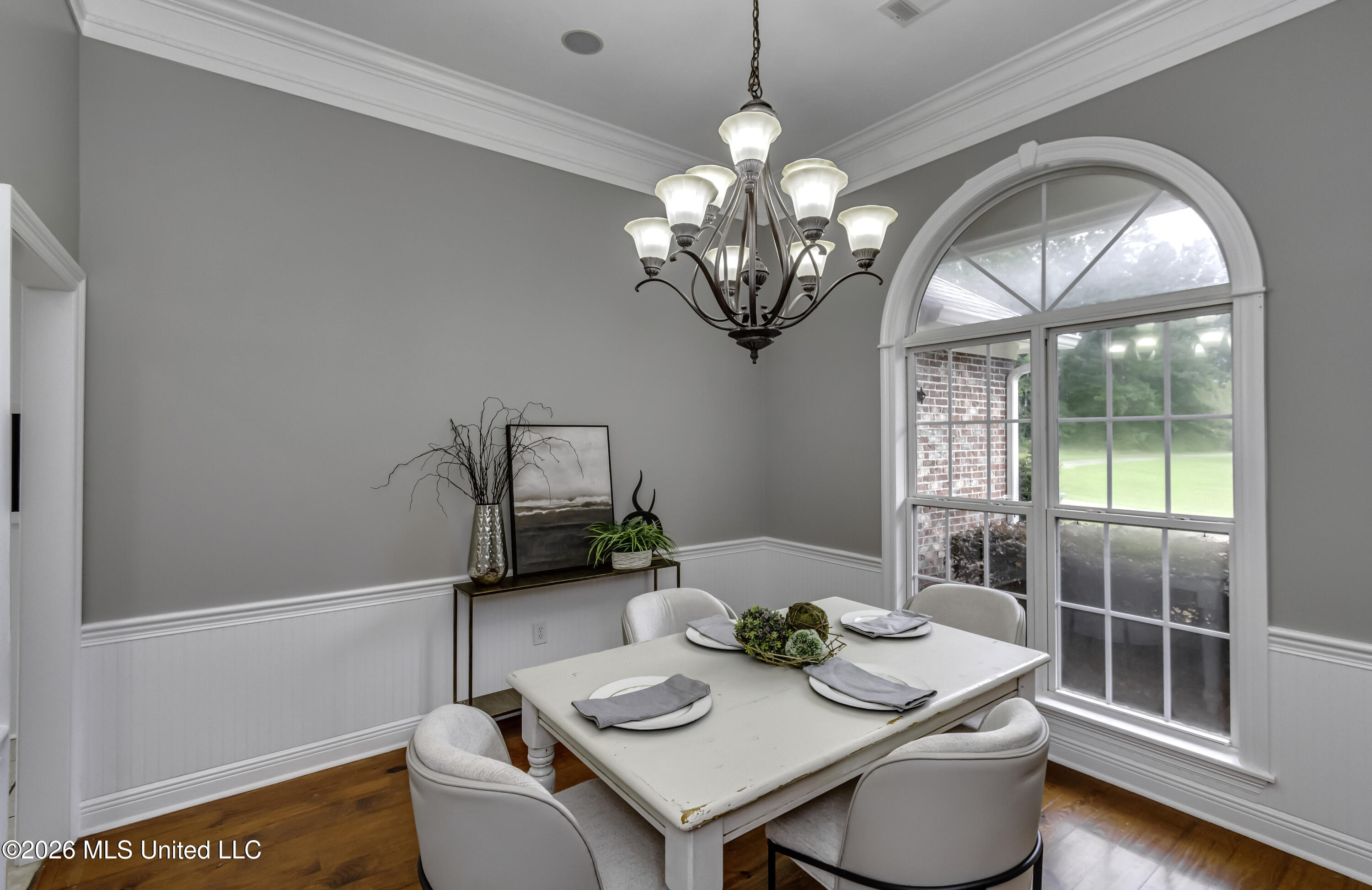 220 Tudor Circle Property Photo 5