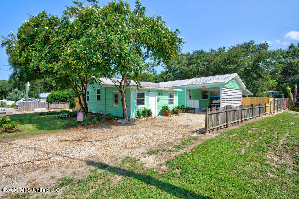 928 Longo Street Property Photo 3