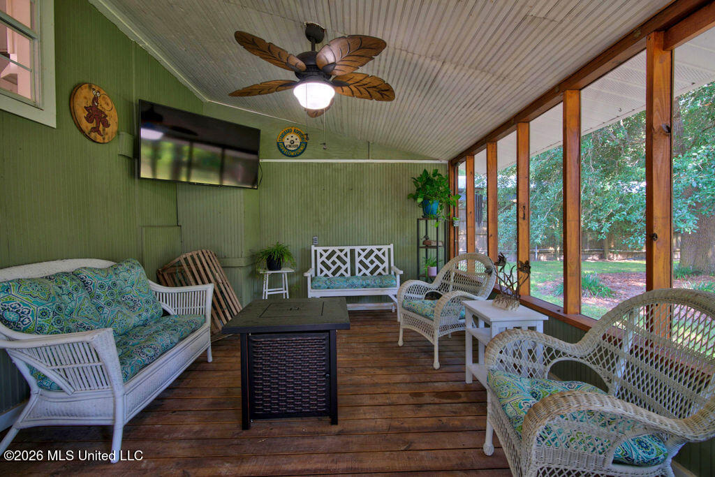 928 Longo Street Property Photo 29