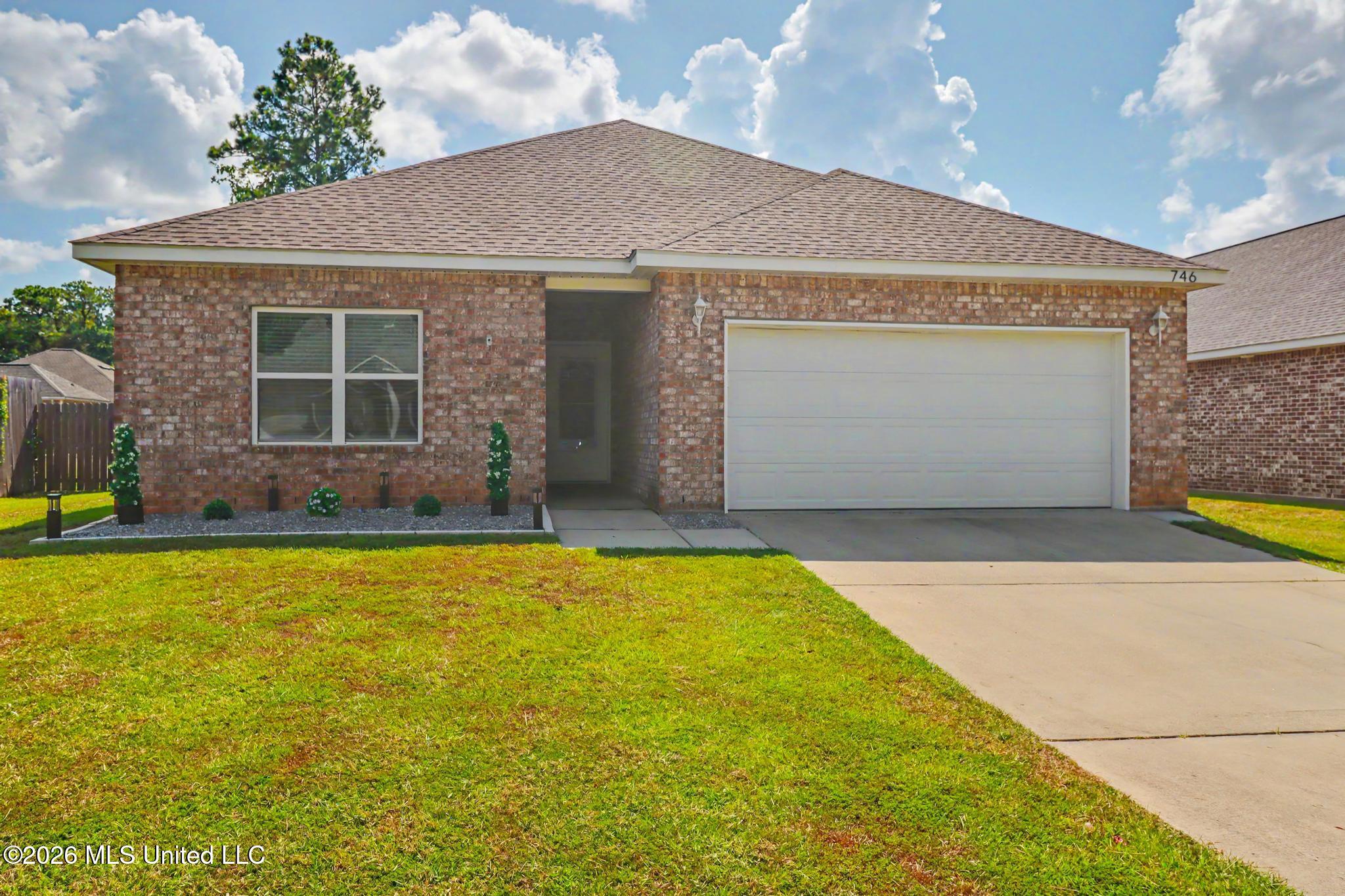 746 Waters View Drive Property Photo 2