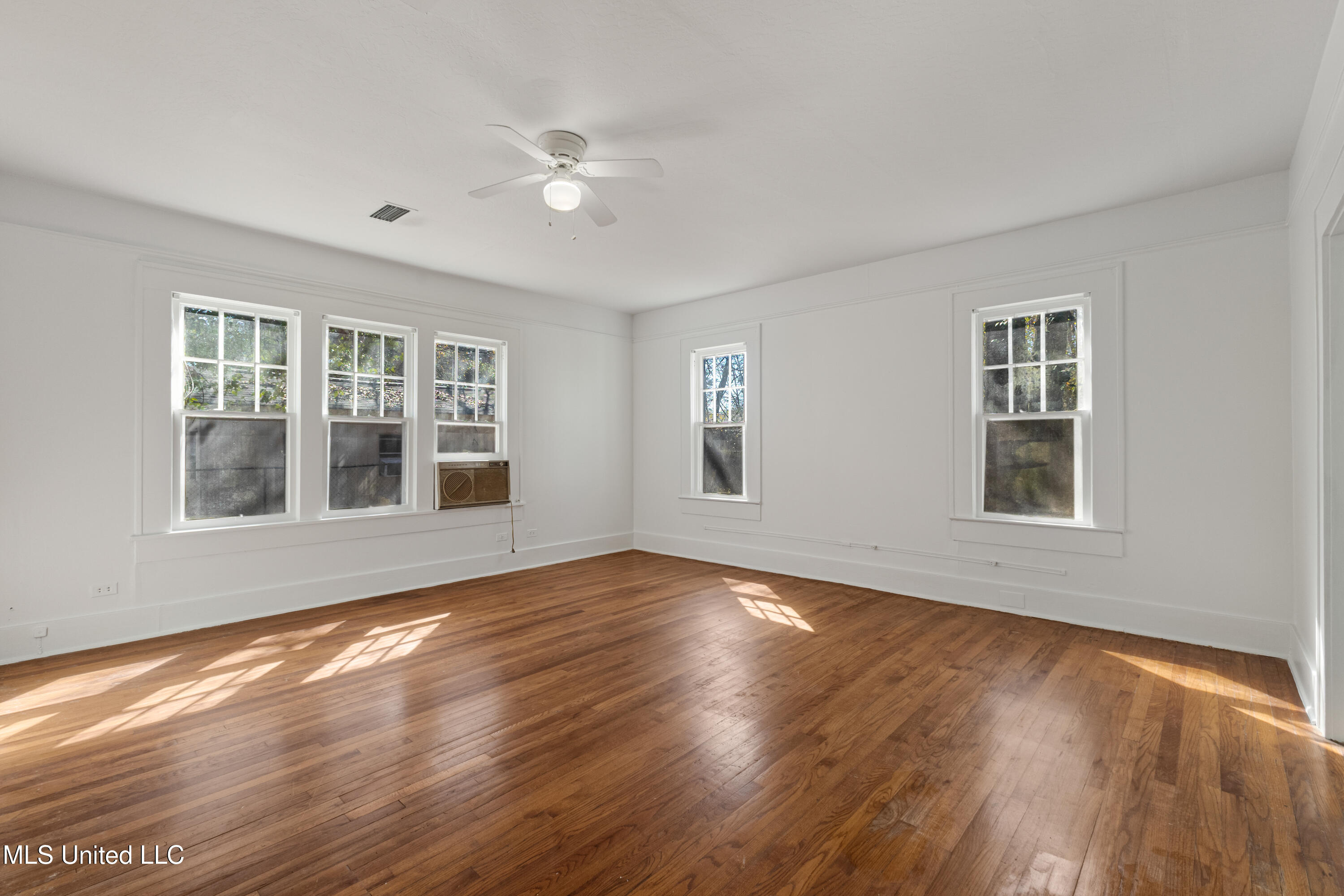 402 8th Avenue Property Photo 17