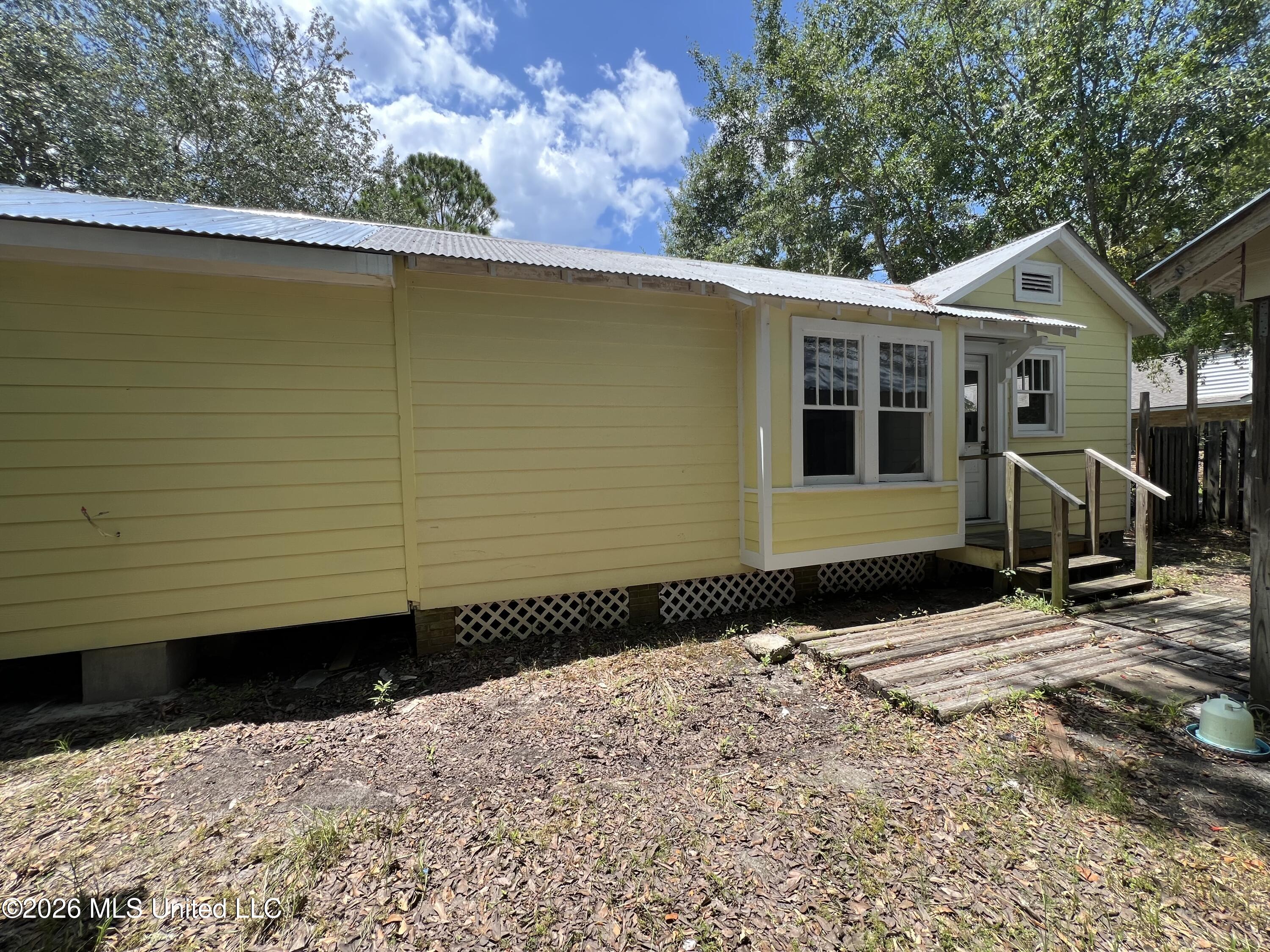 353 Seal Avenue Property Photo 16