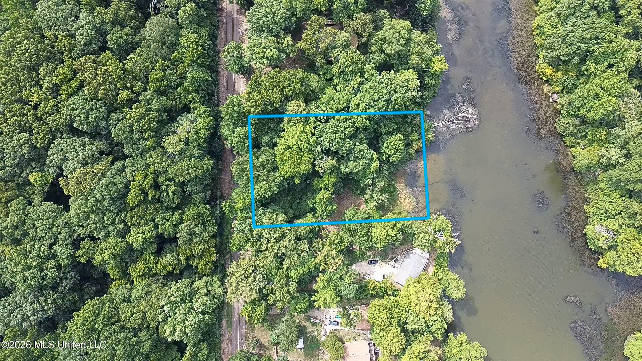1915 Mattaha Drive Property Photo 2