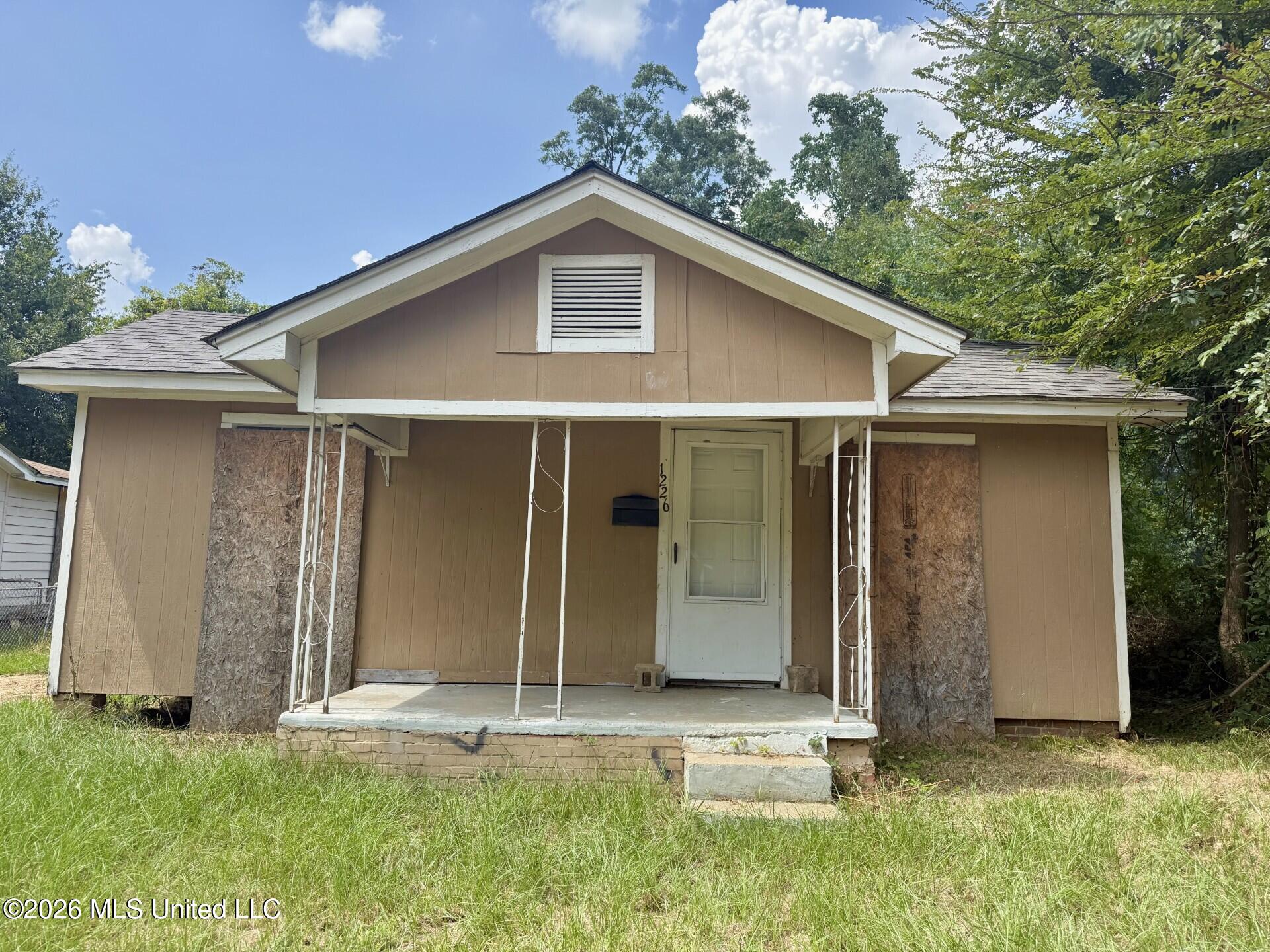 1226 Marks Avenue Property Photo 1