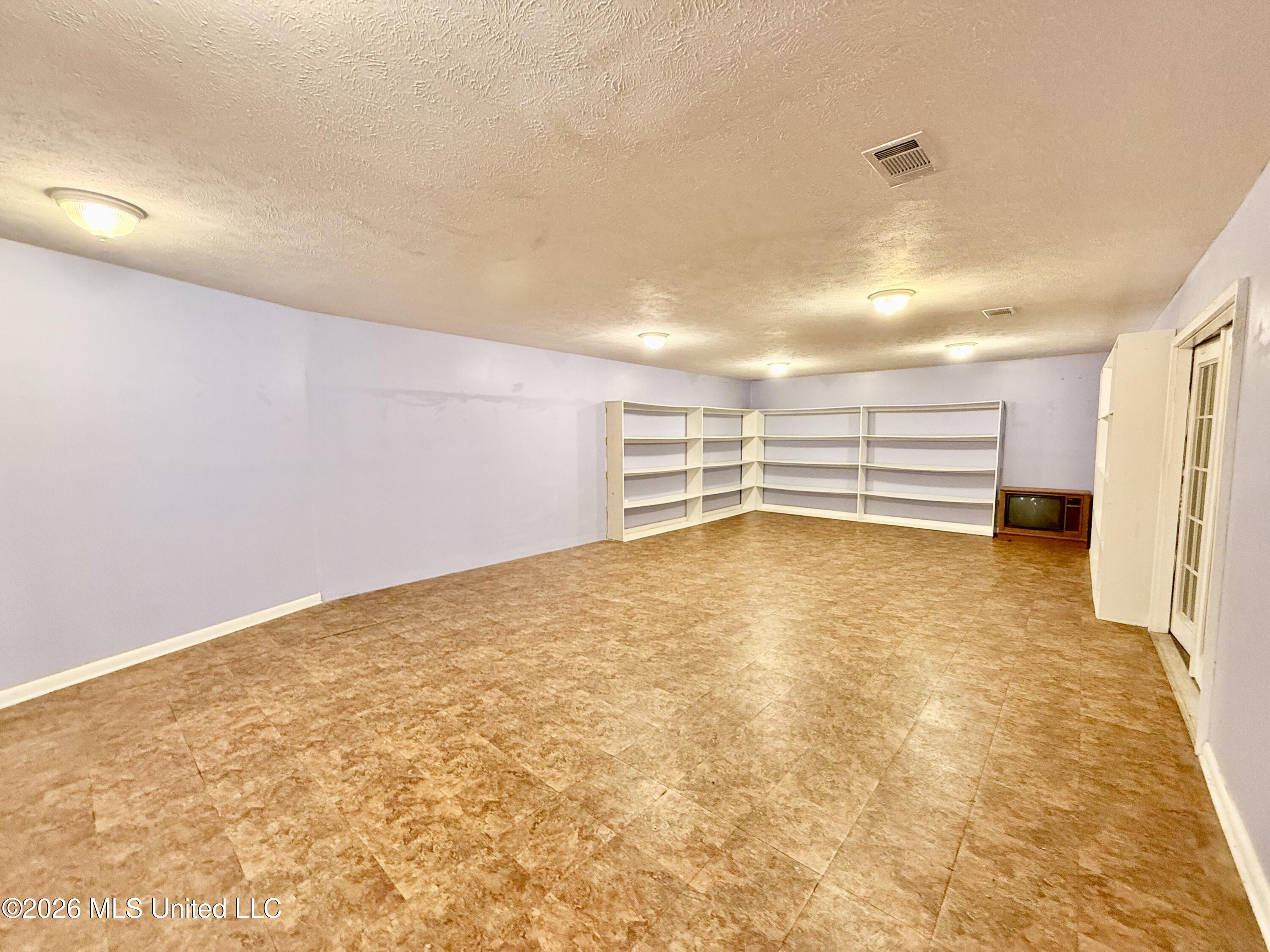 701 E Georgetown Street Property Photo 12