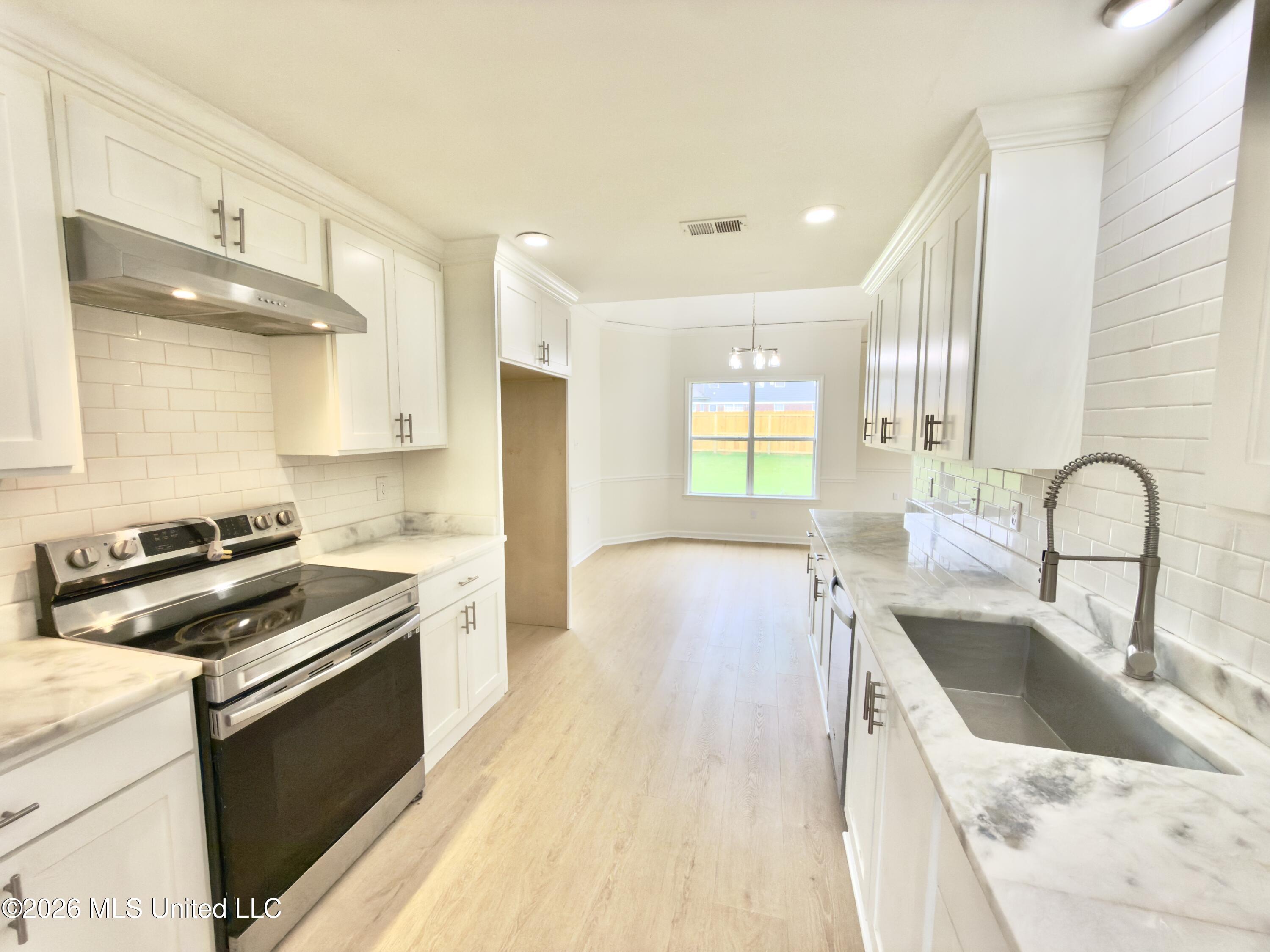 7264 Grandiflora Drive Property Photo 8