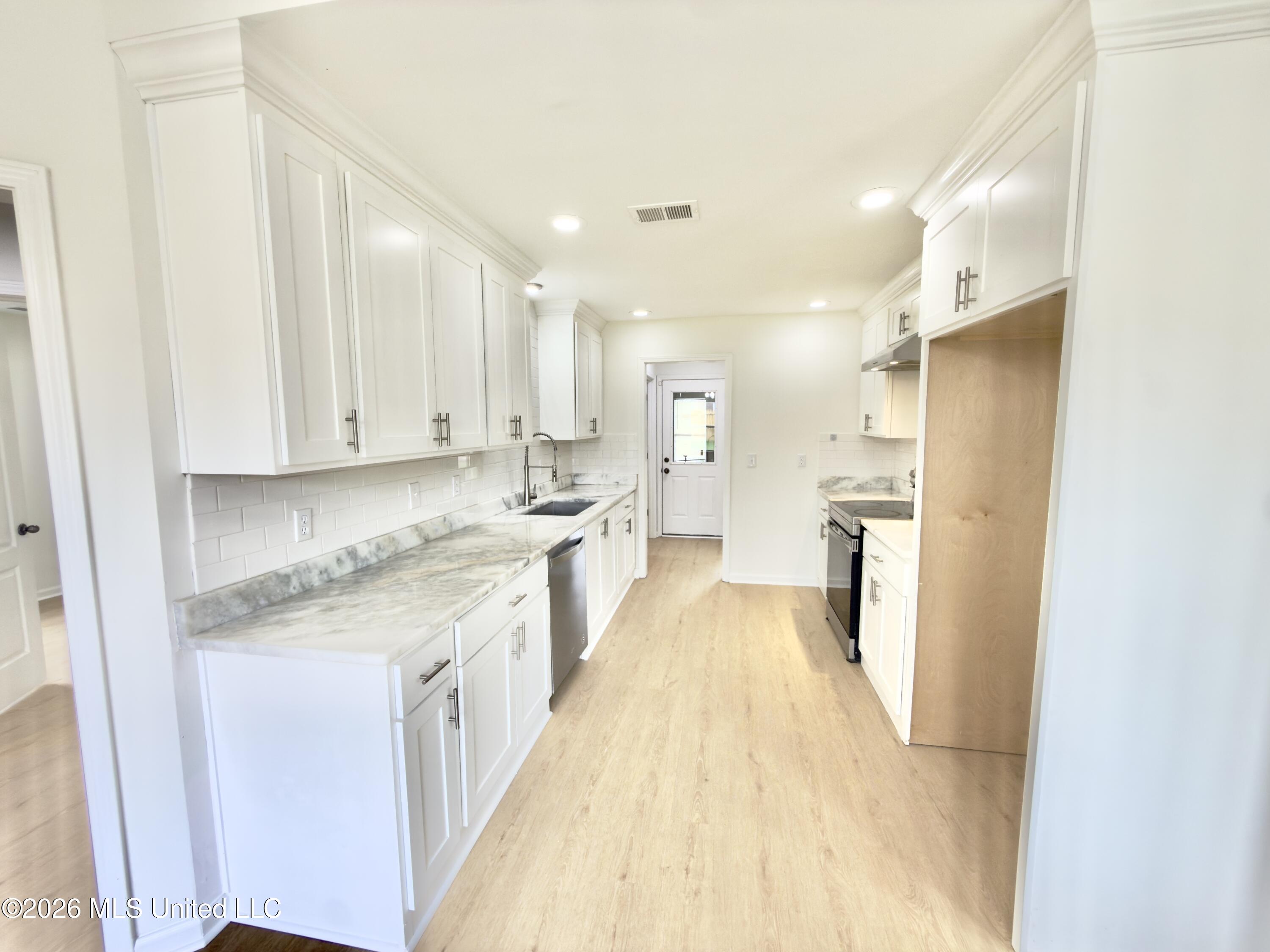 7264 Grandiflora Drive Property Photo 9