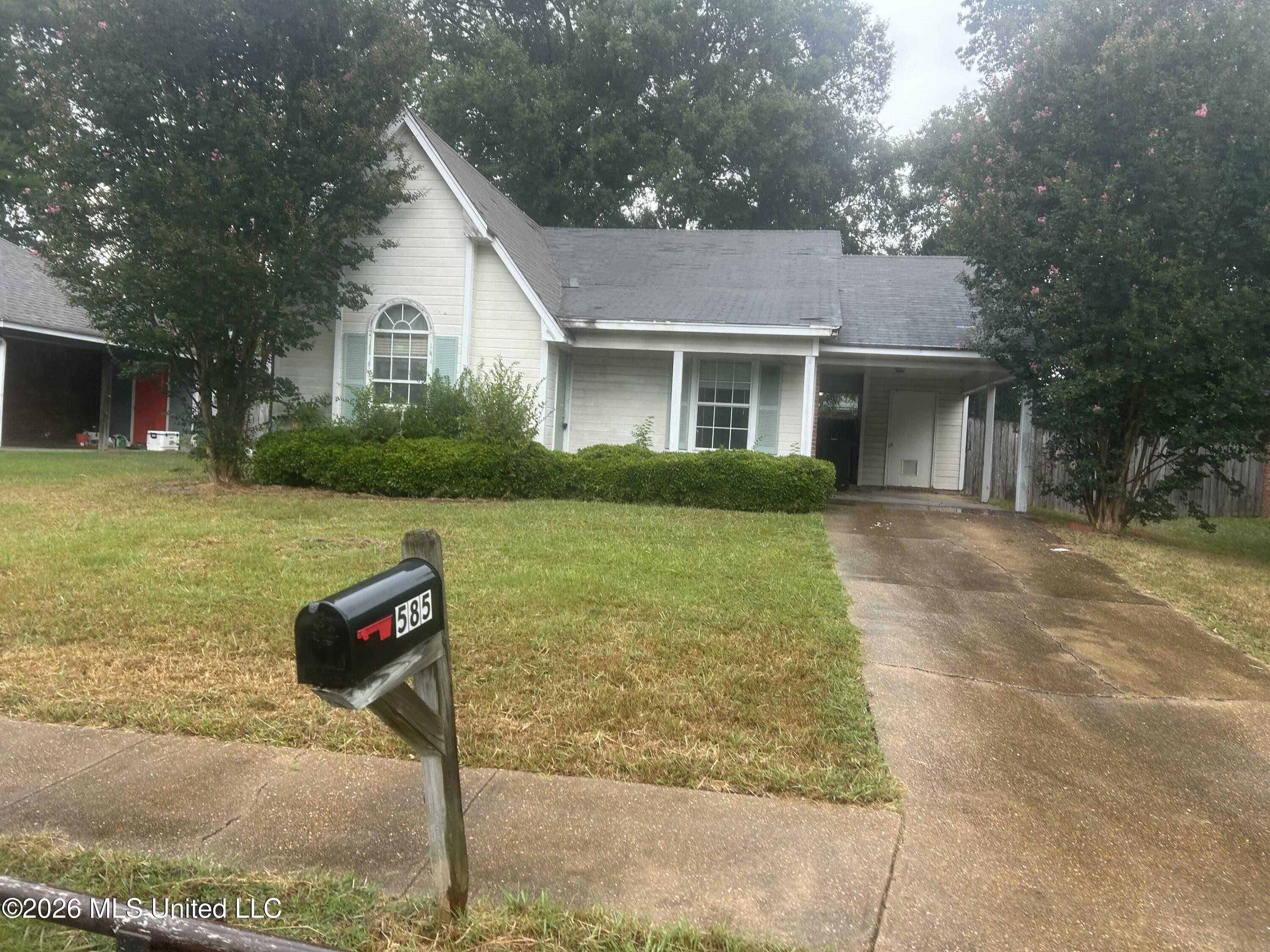 585 Mockingbird Circle Property Photo 1