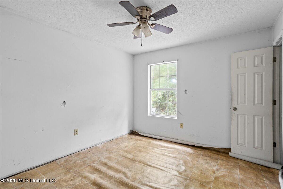 328 W Progress Road Property Photo 12