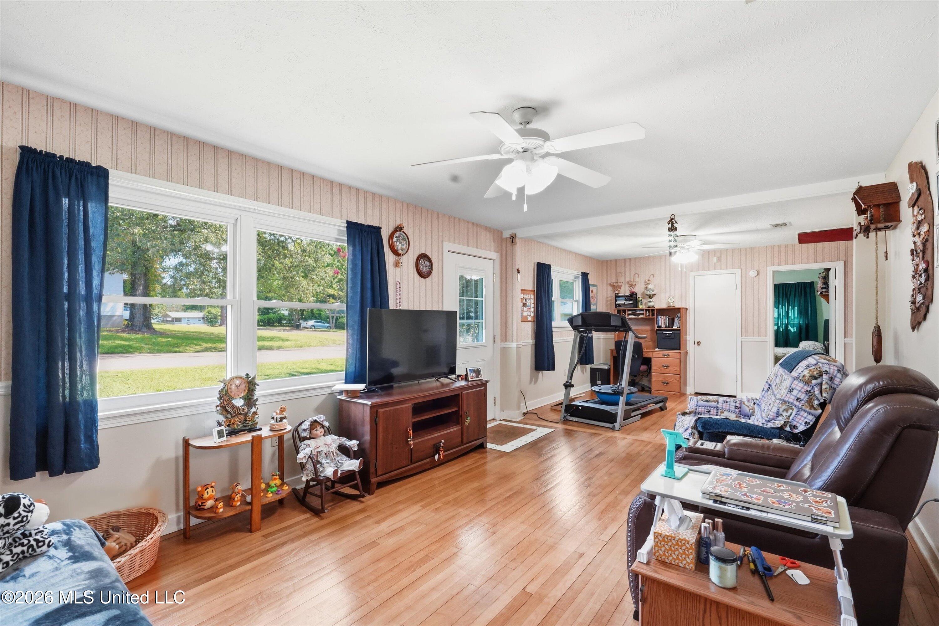 1925 Deborah Street Property Photo 2