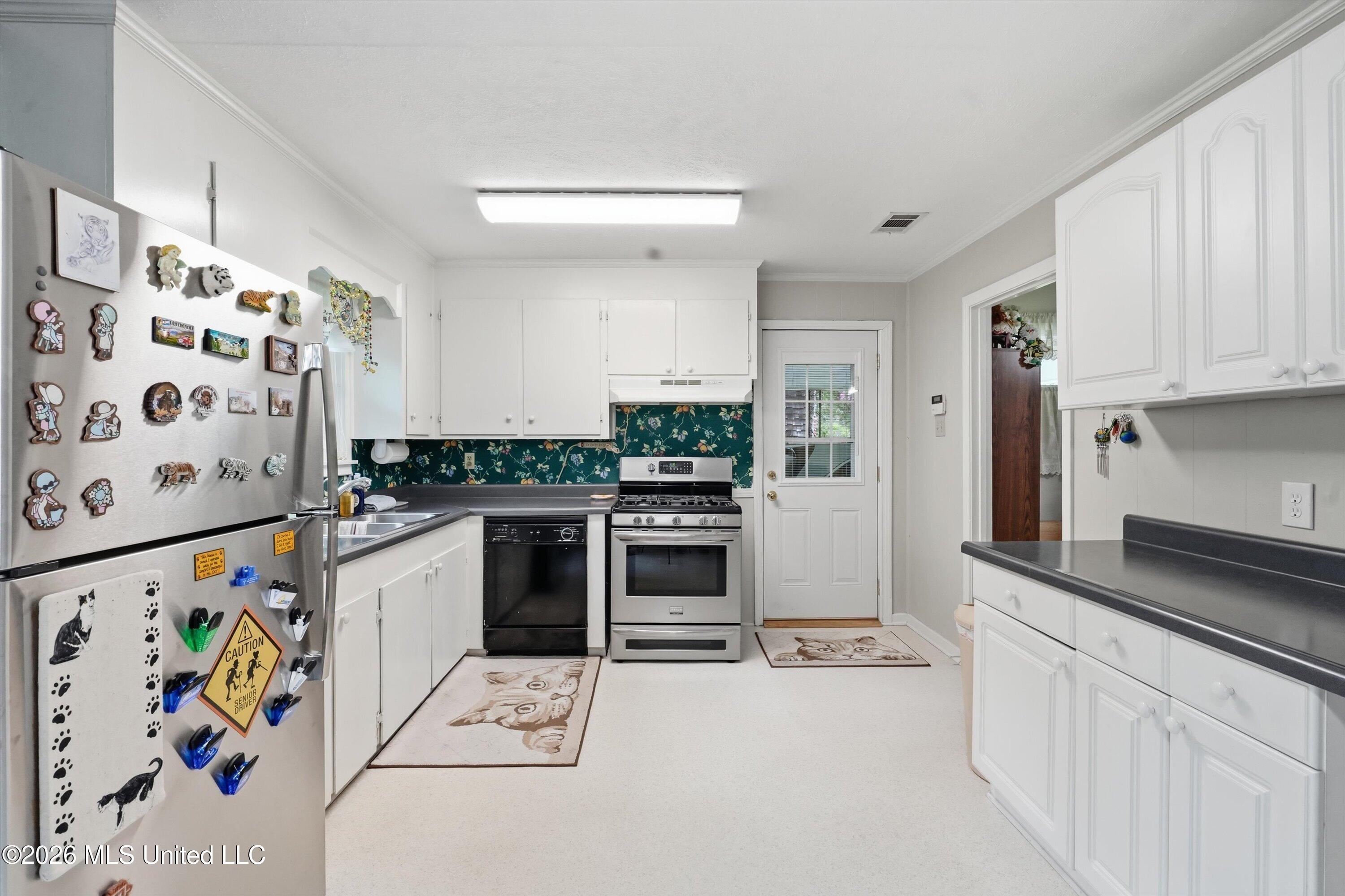 1925 Deborah Street Property Photo 3