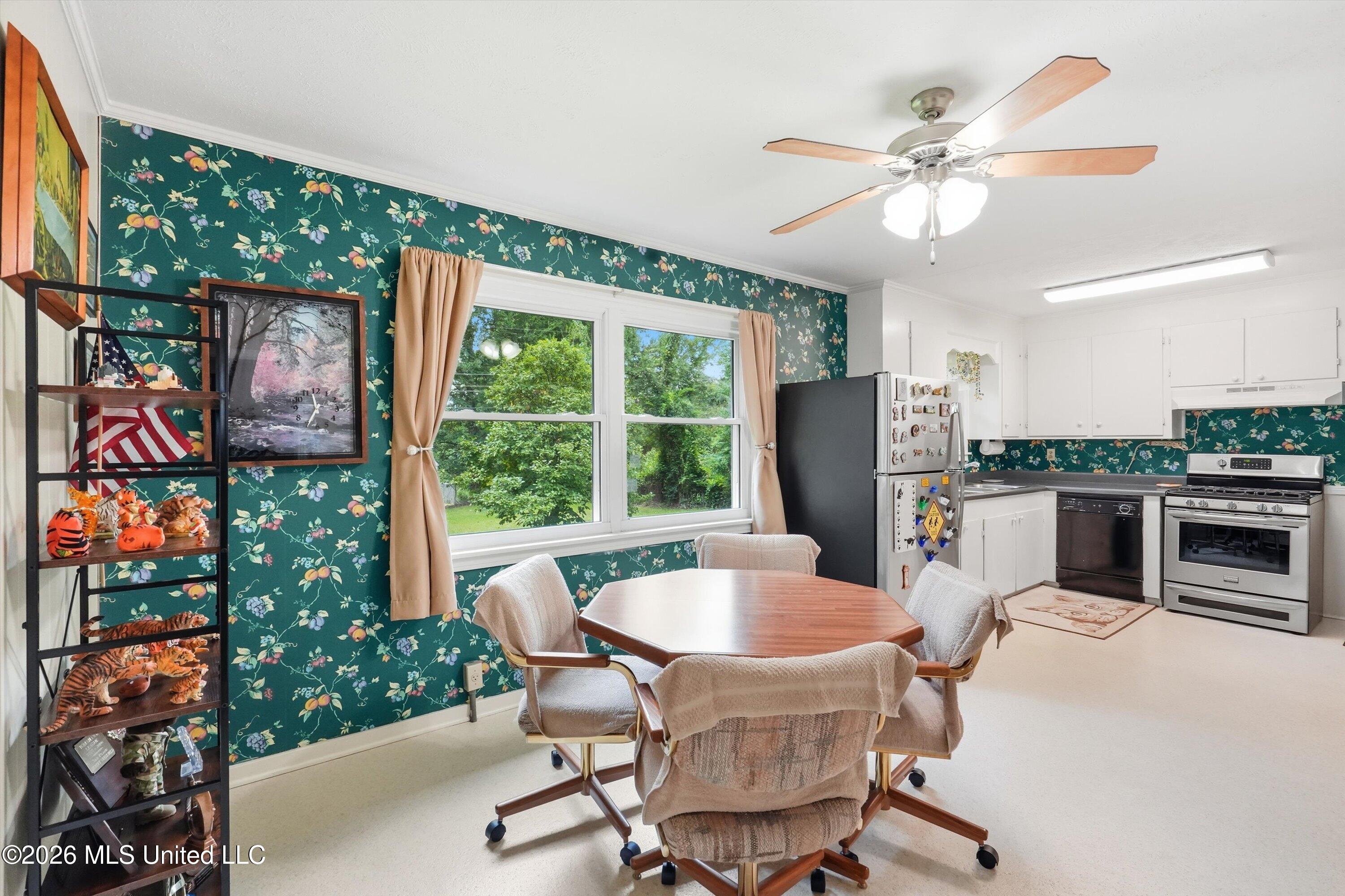 1925 Deborah Street Property Photo 6