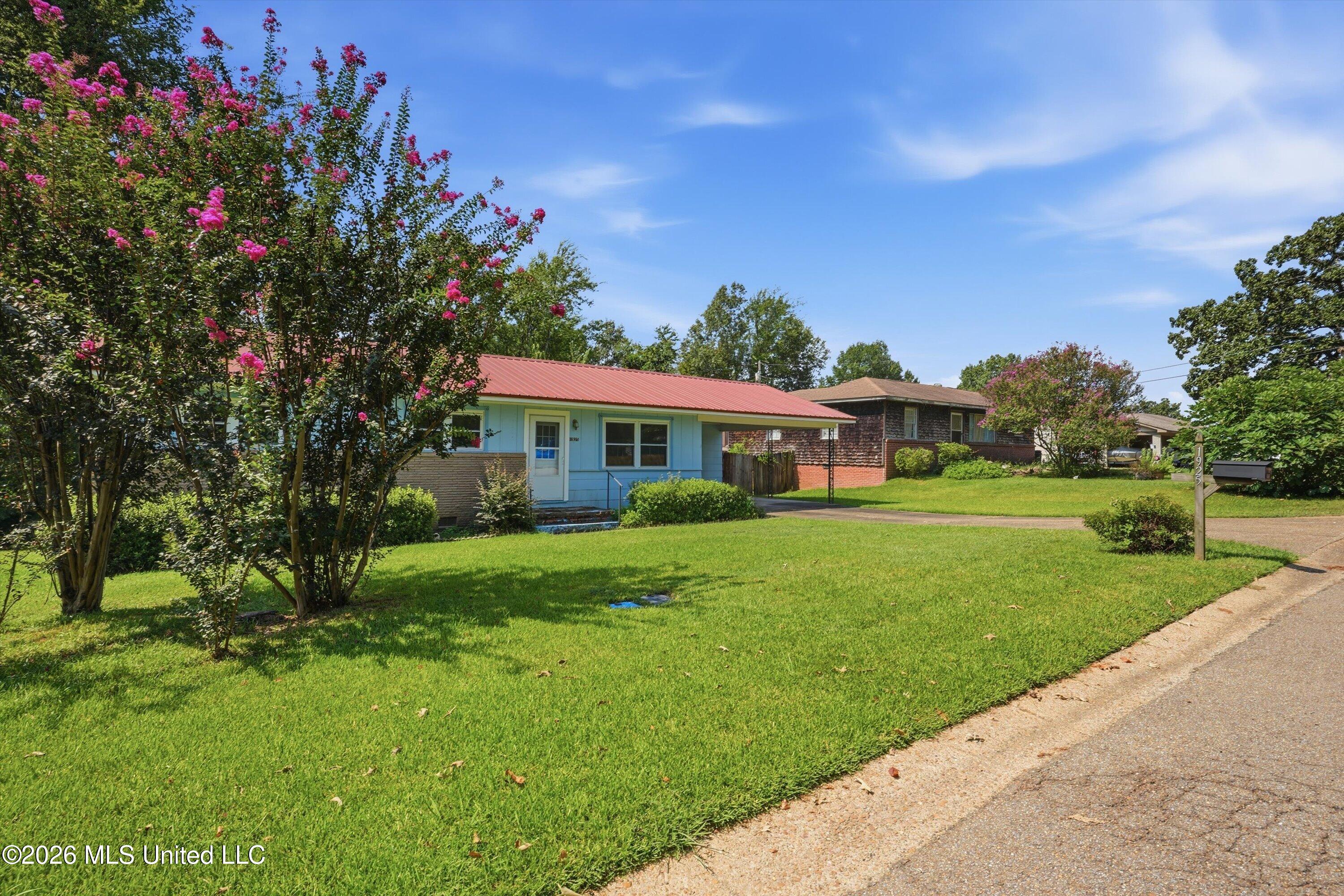 1925 Deborah Street Property Photo 25