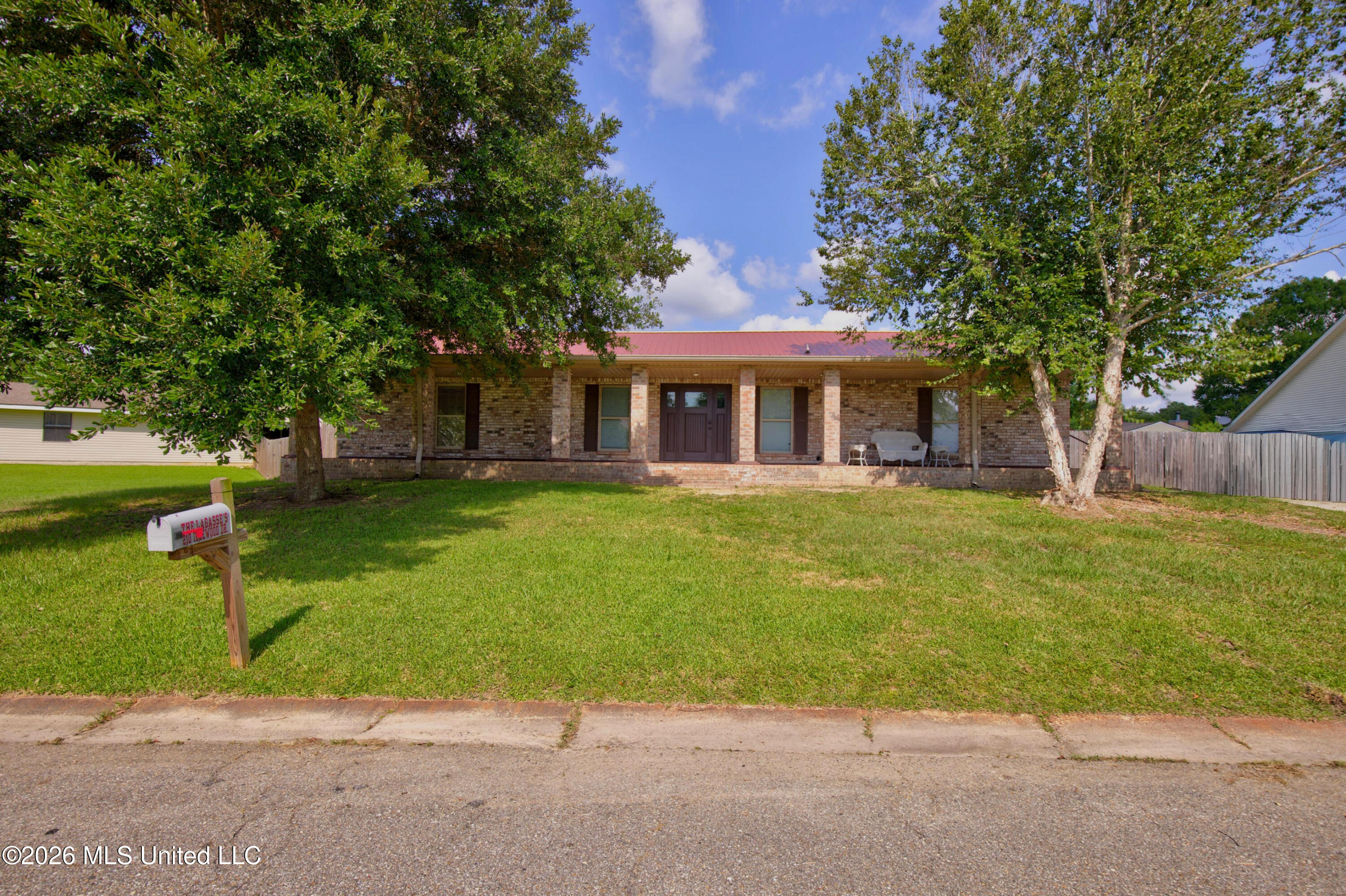 210 Idlewood Drive Property Photo 2