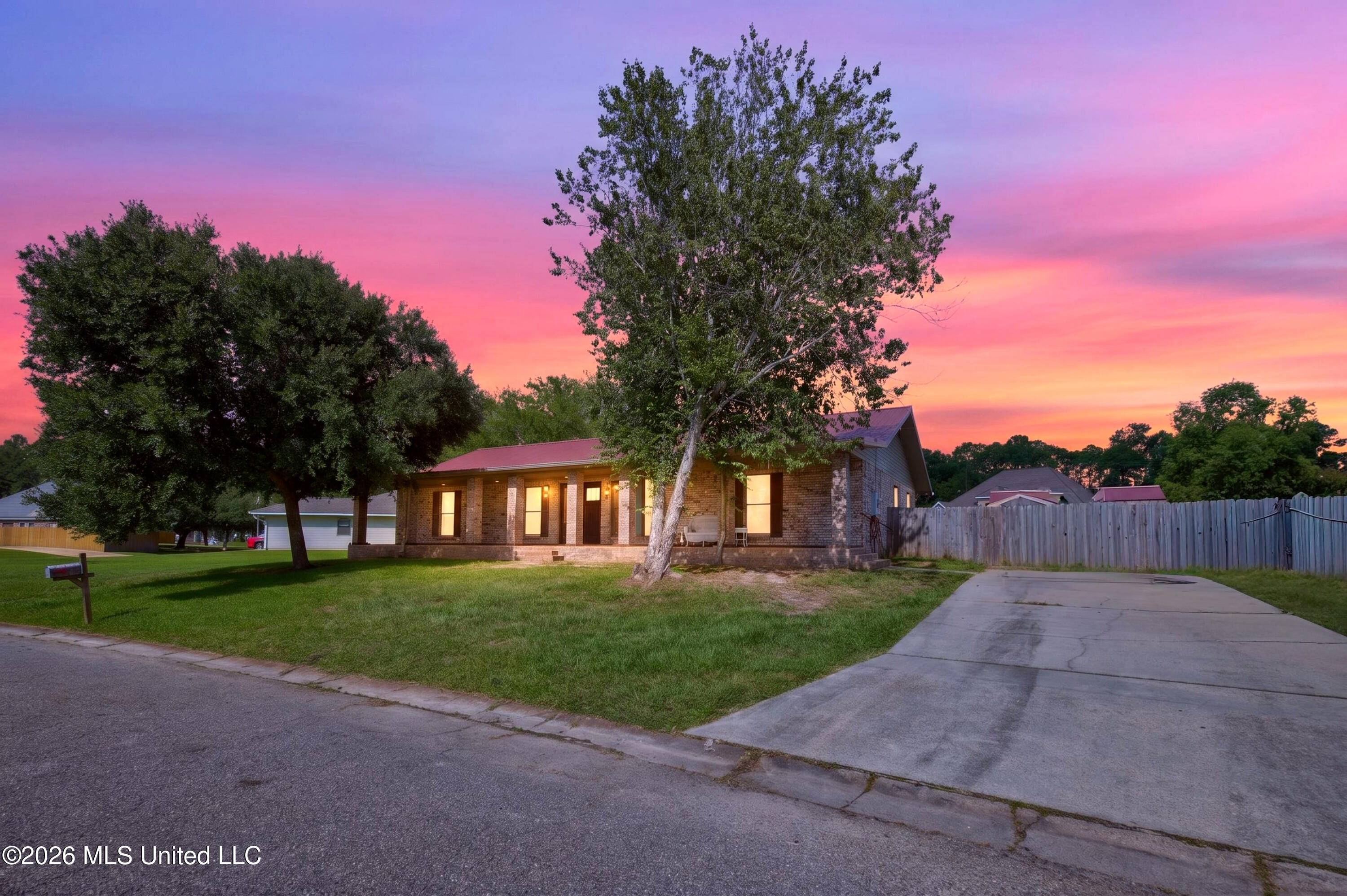 210 Idlewood Drive Property Photo 3