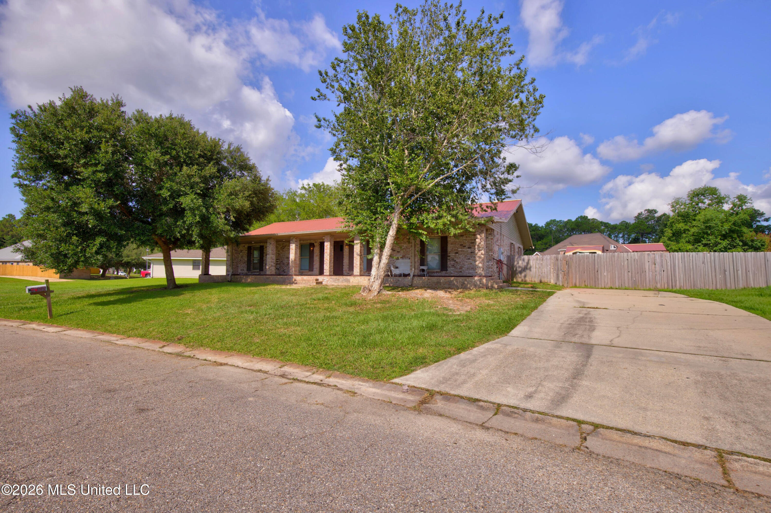 210 Idlewood Drive Property Photo 4