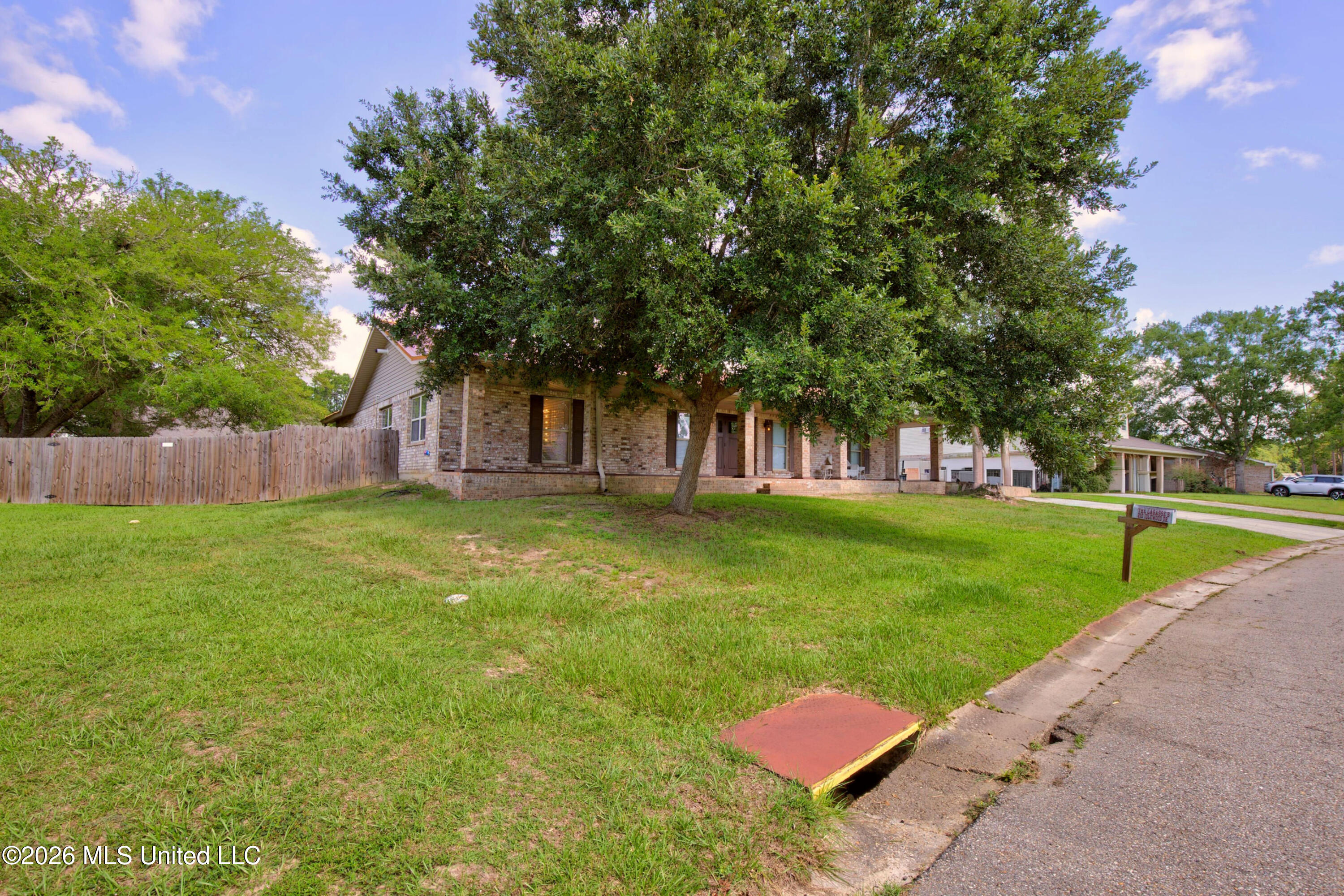 210 Idlewood Drive Property Photo 5
