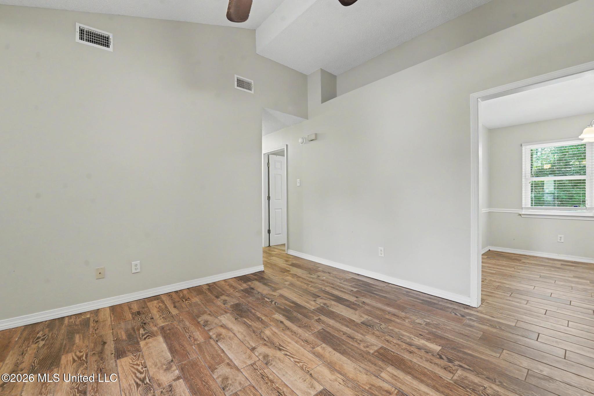 15509 Lyda Steen Drive Property Photo 5