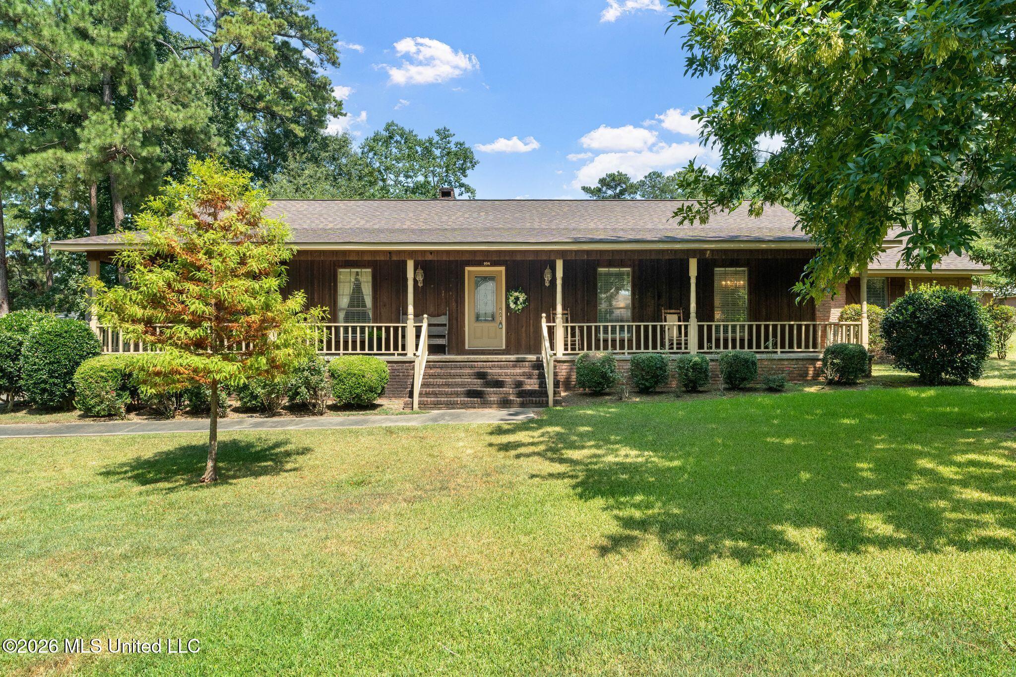 108 Pinecrest Street Property Photo 1