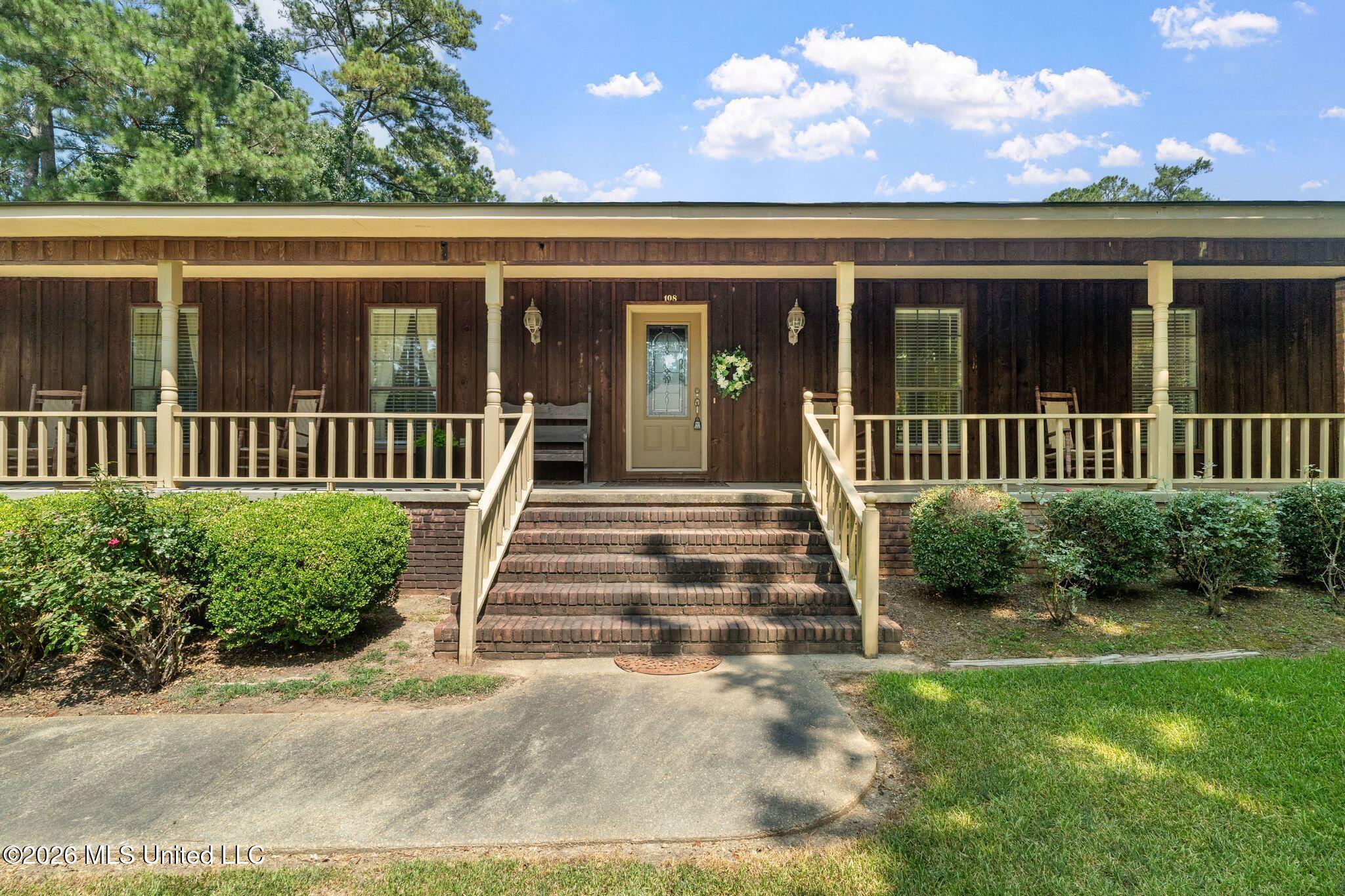 108 Pinecrest Street Property Photo 3