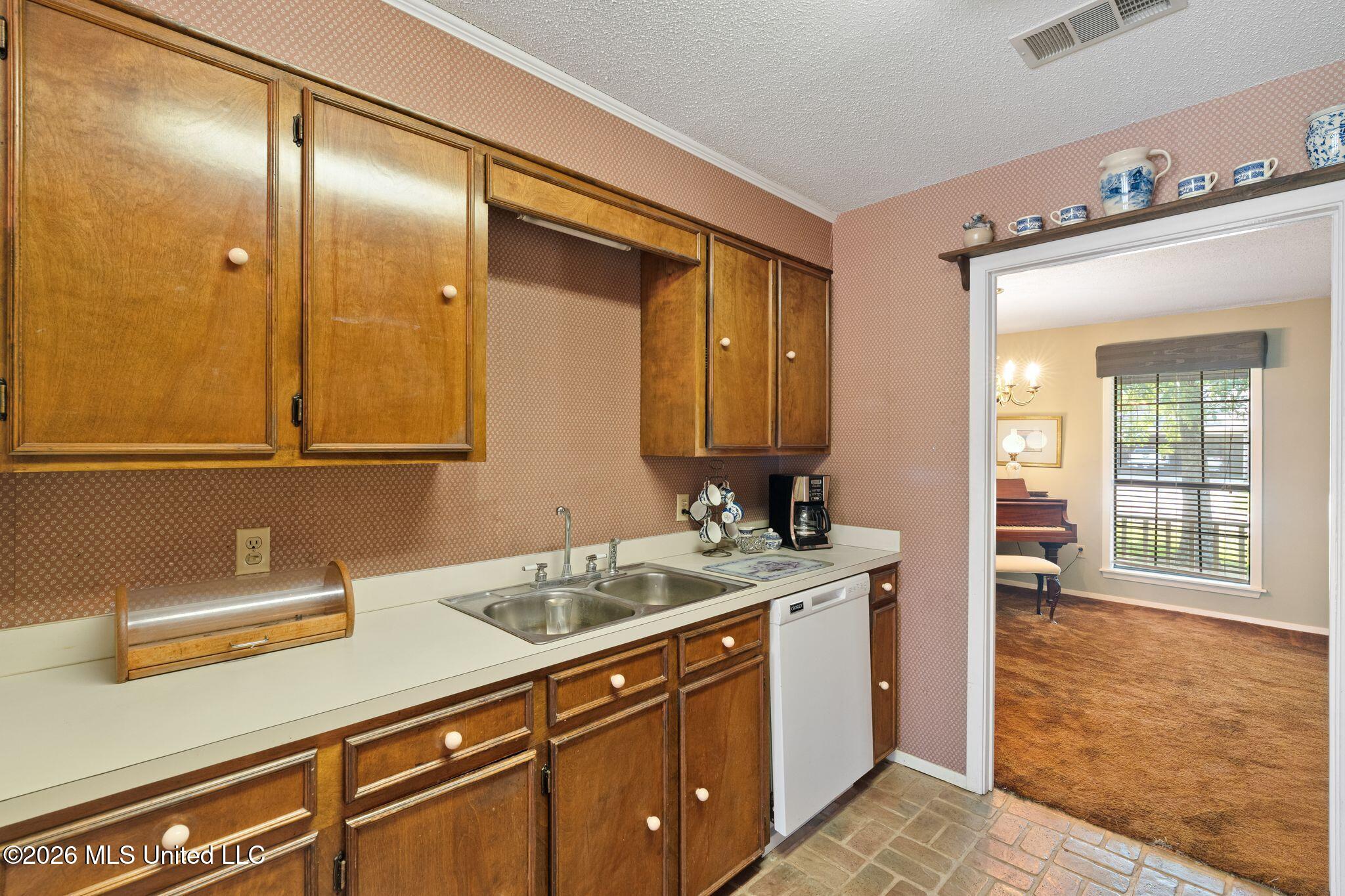 108 Pinecrest Street Property Photo 11