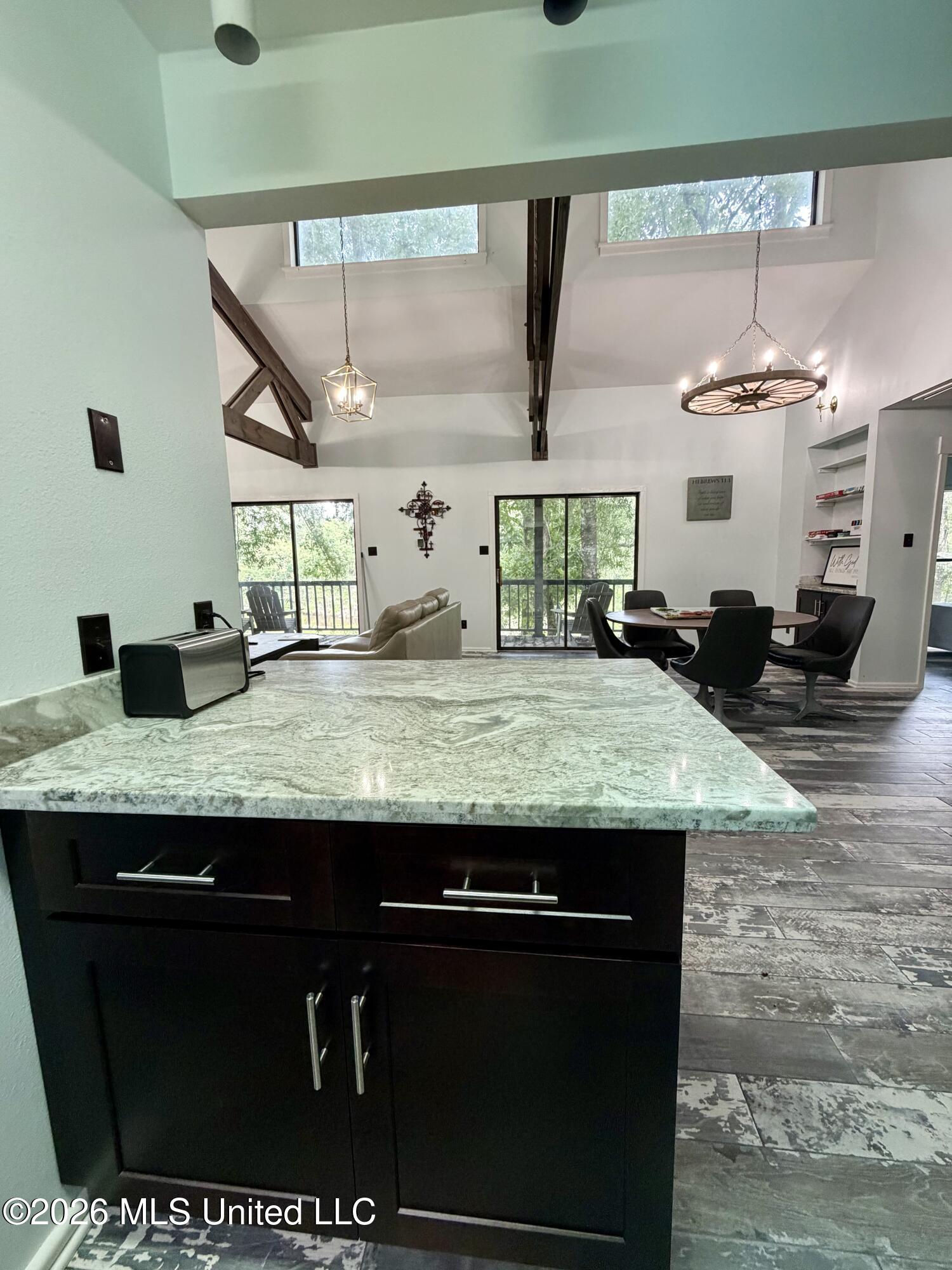 85 Lazy Wolf Cove Property Photo 7