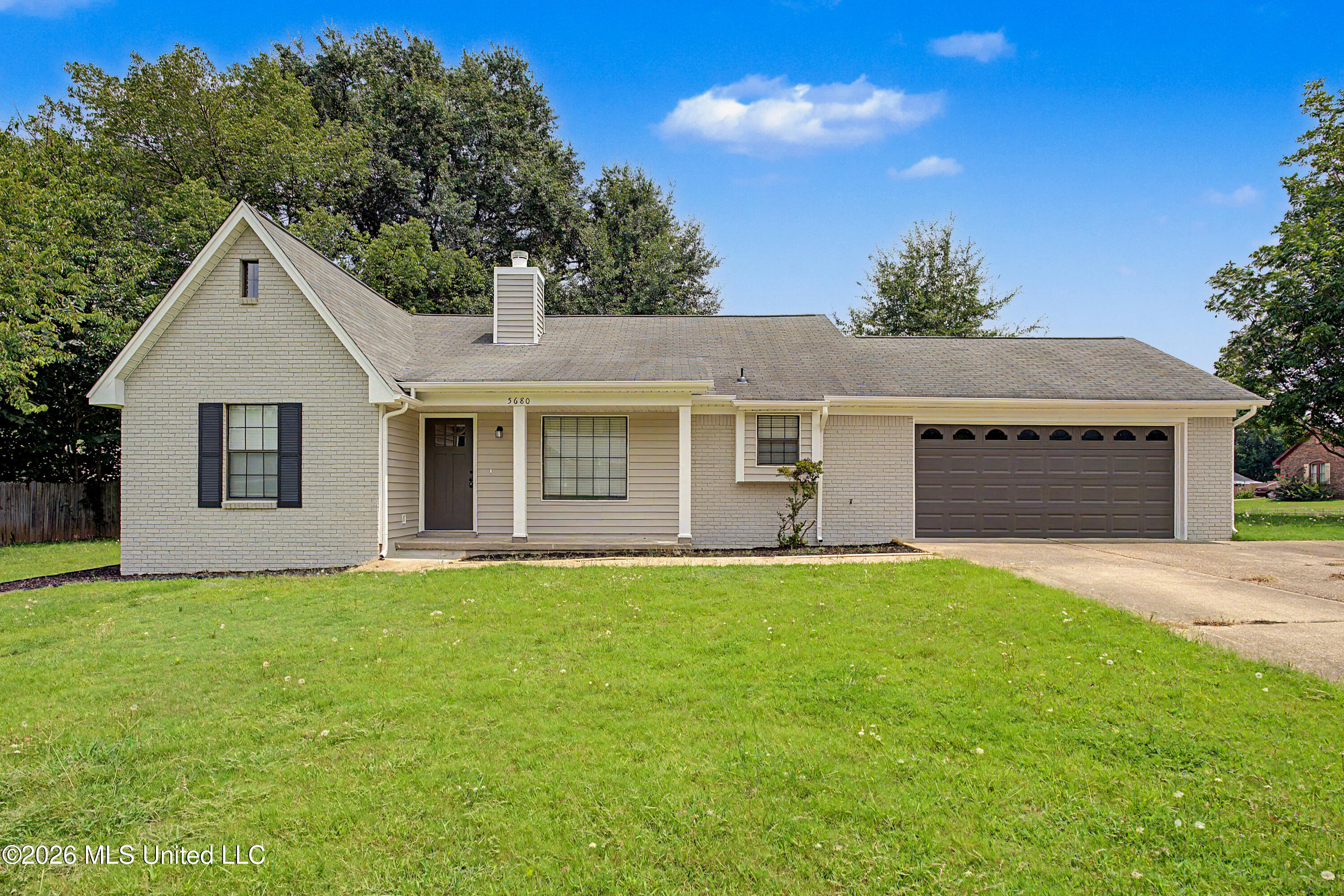 5680 Greeno Drive Property Photo 2