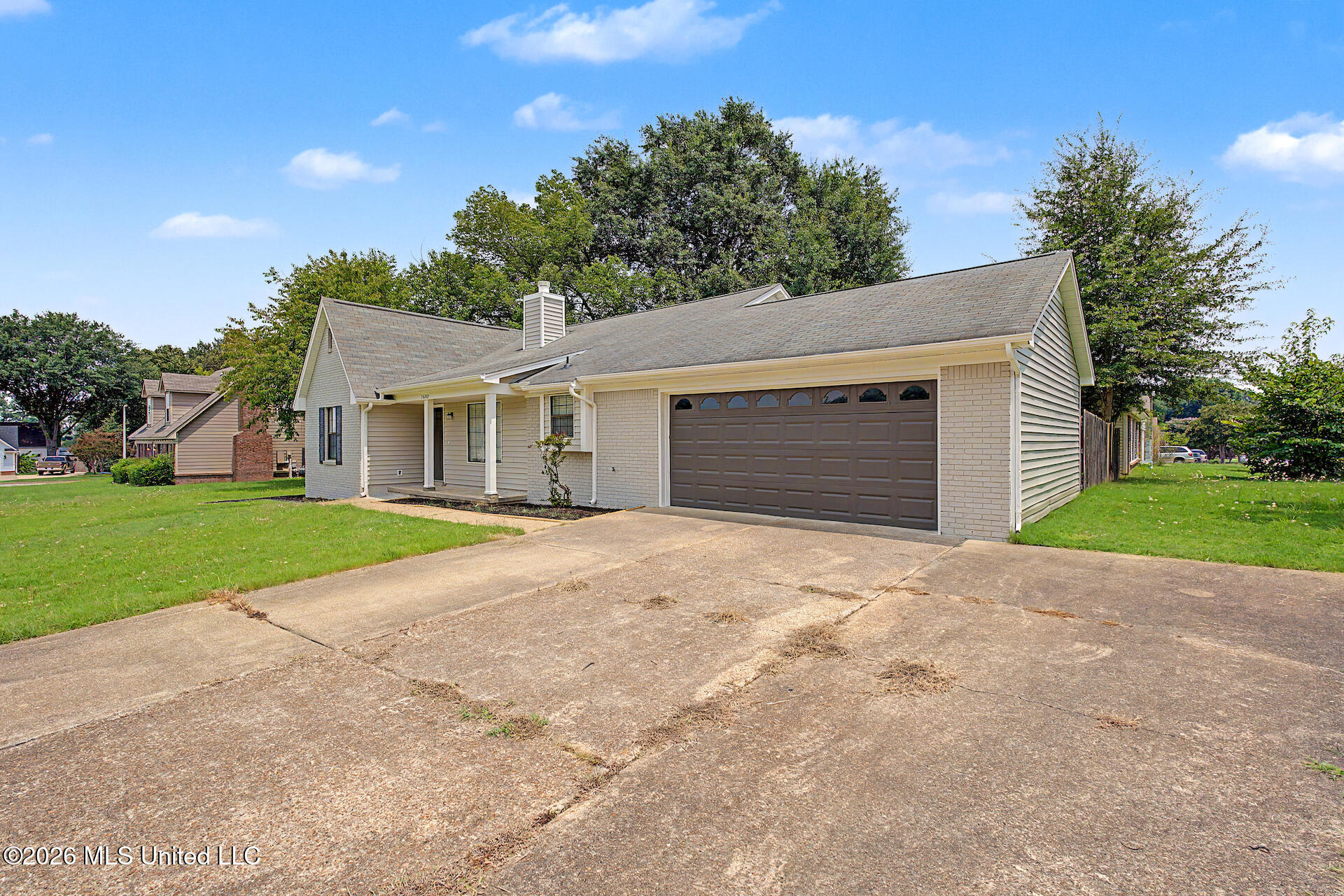 5680 Greeno Drive Property Photo 3