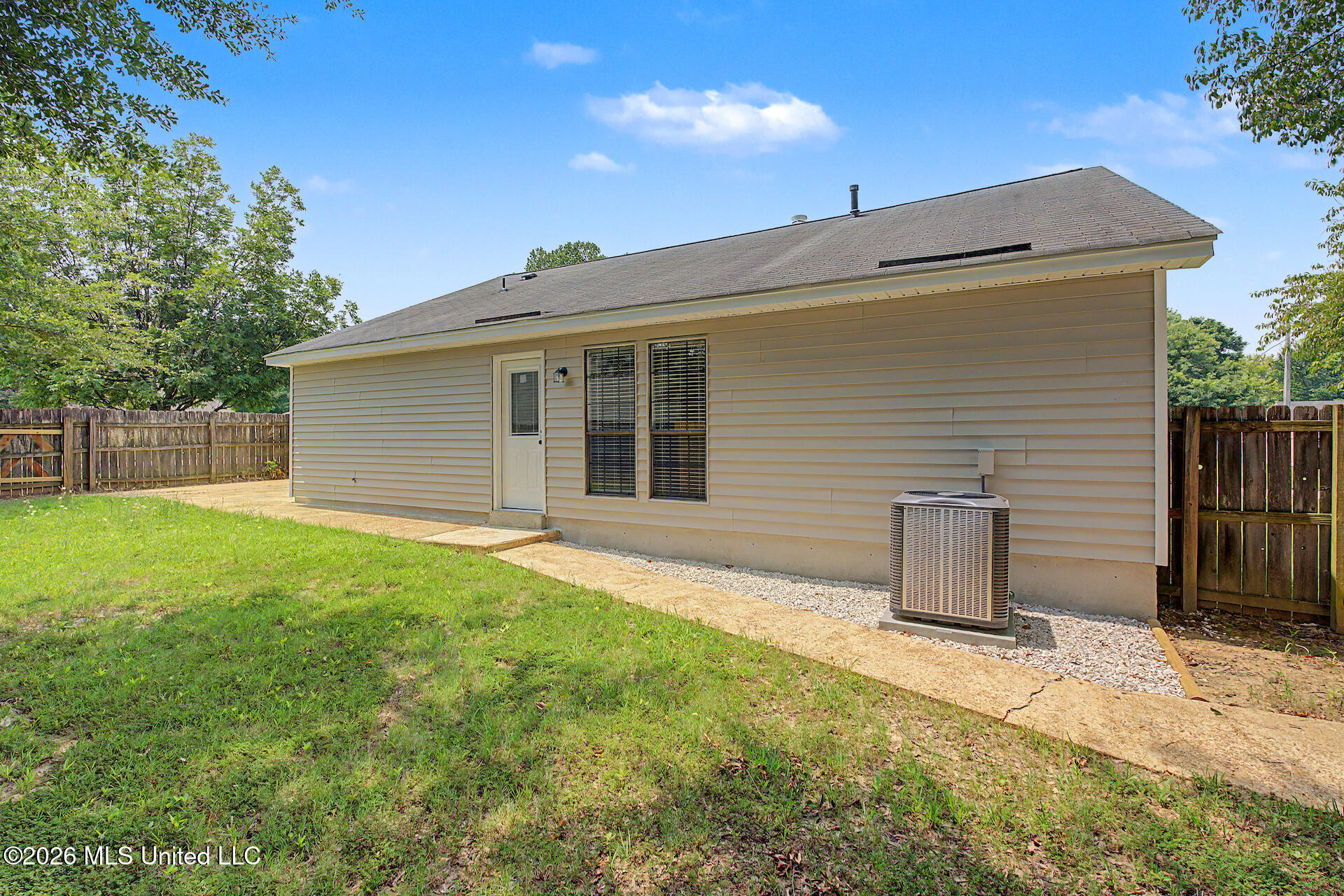 5680 Greeno Drive Property Photo 8