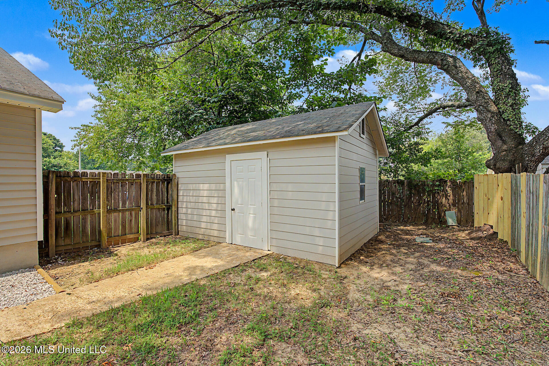 5680 Greeno Drive Property Photo 11