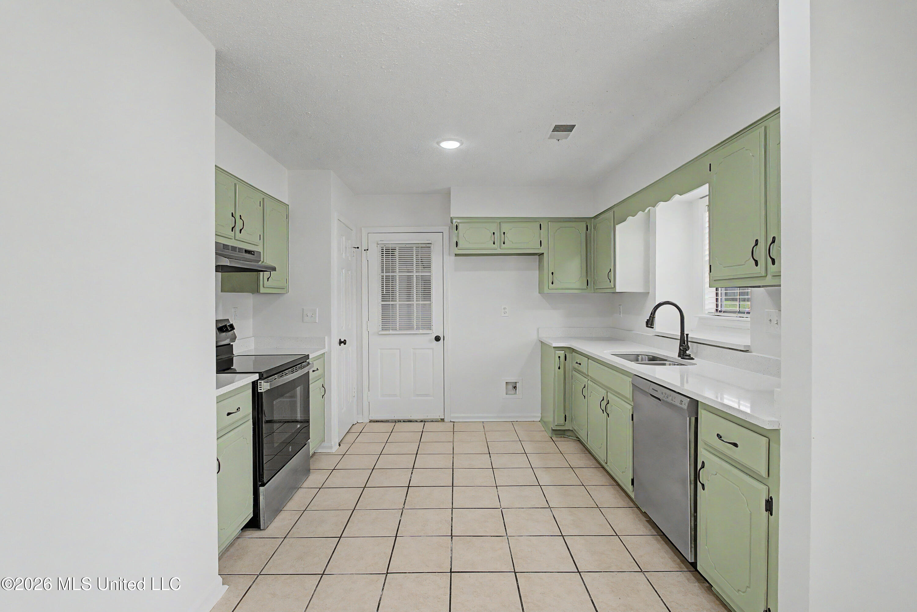 5680 Greeno Drive Property Photo 15