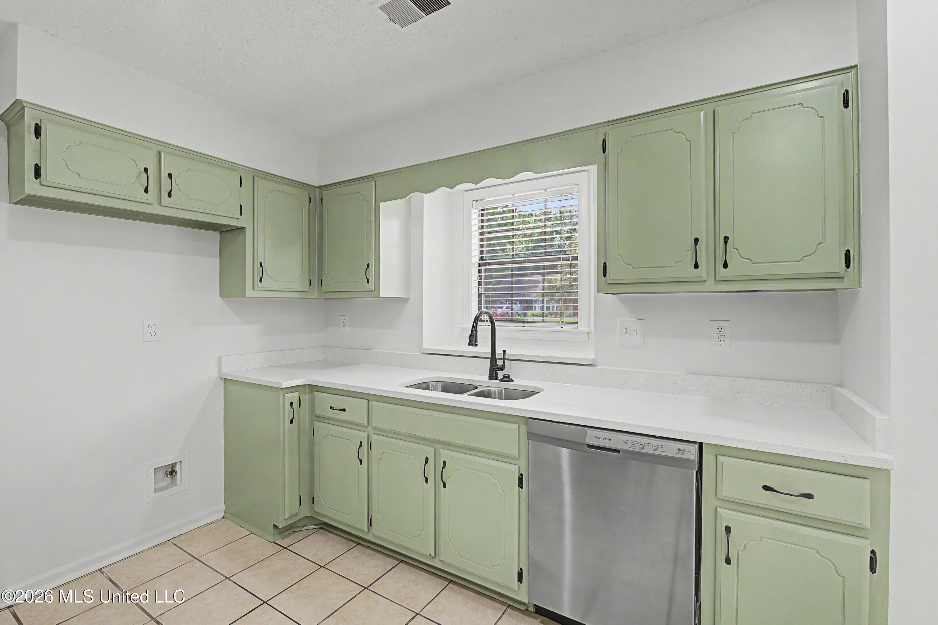 5680 Greeno Drive Property Photo 16
