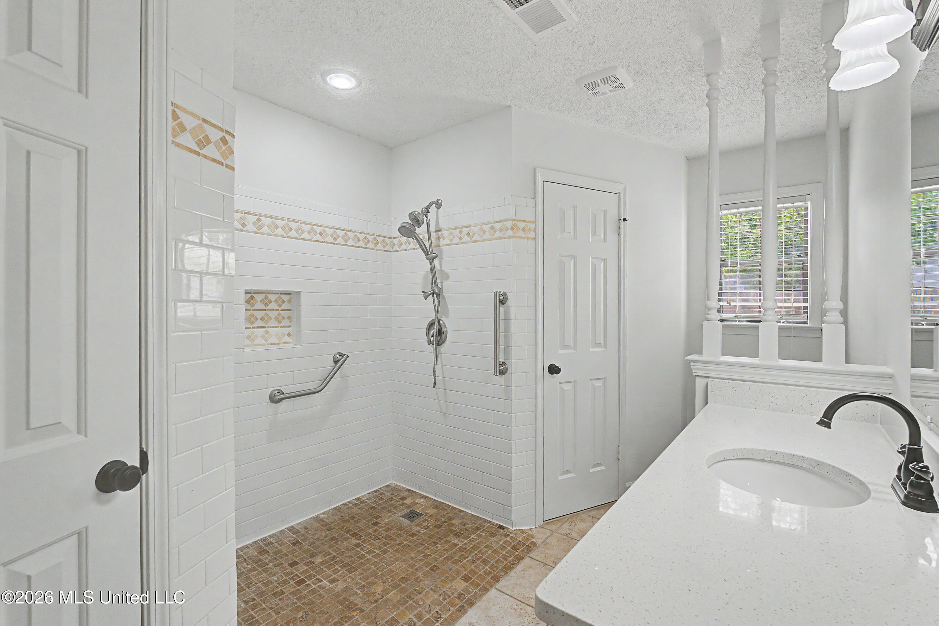 5680 Greeno Drive Property Photo 23