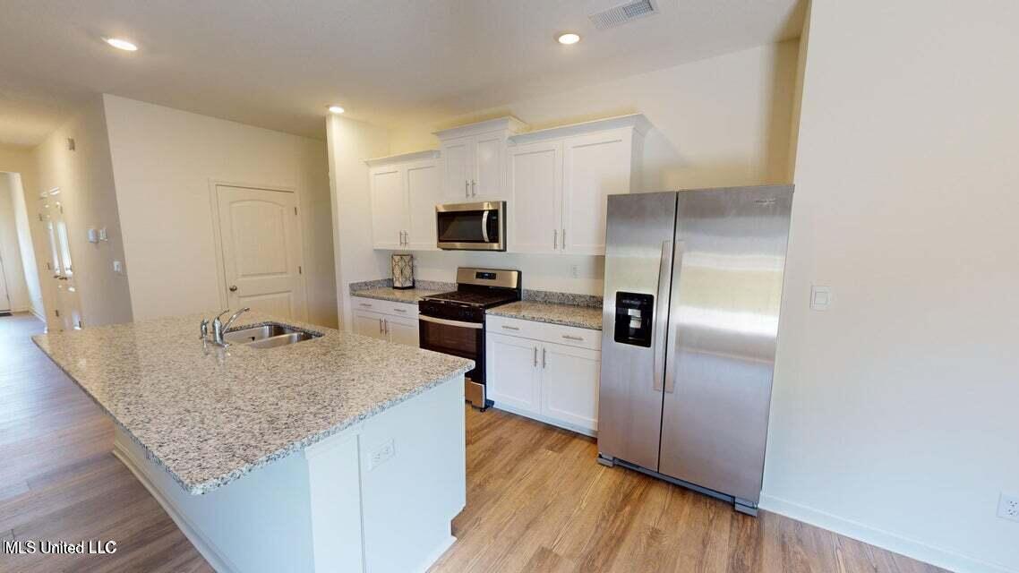 2427 Hyacinth Lane Property Photo 2