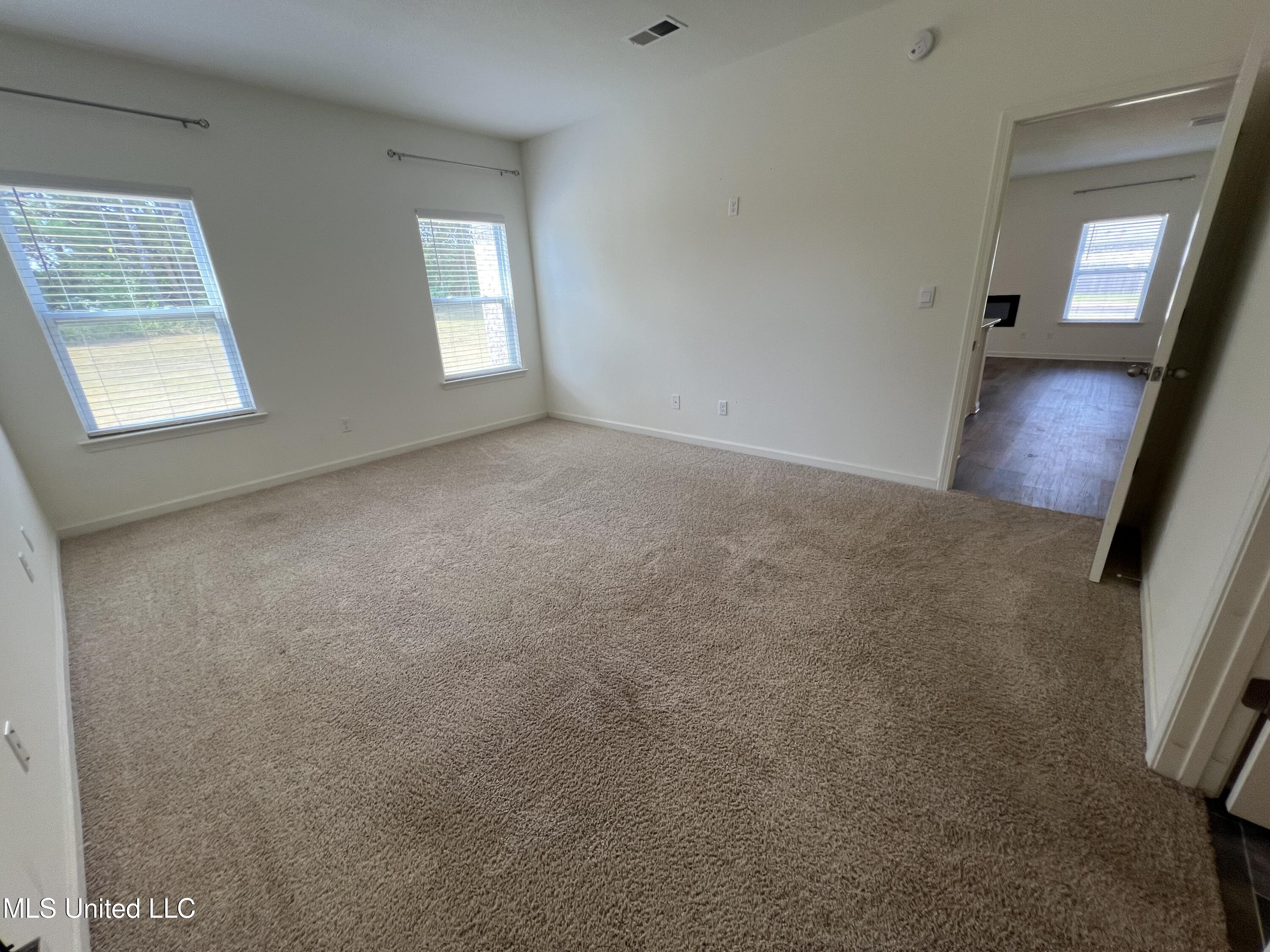 2427 Hyacinth Lane Property Photo 5