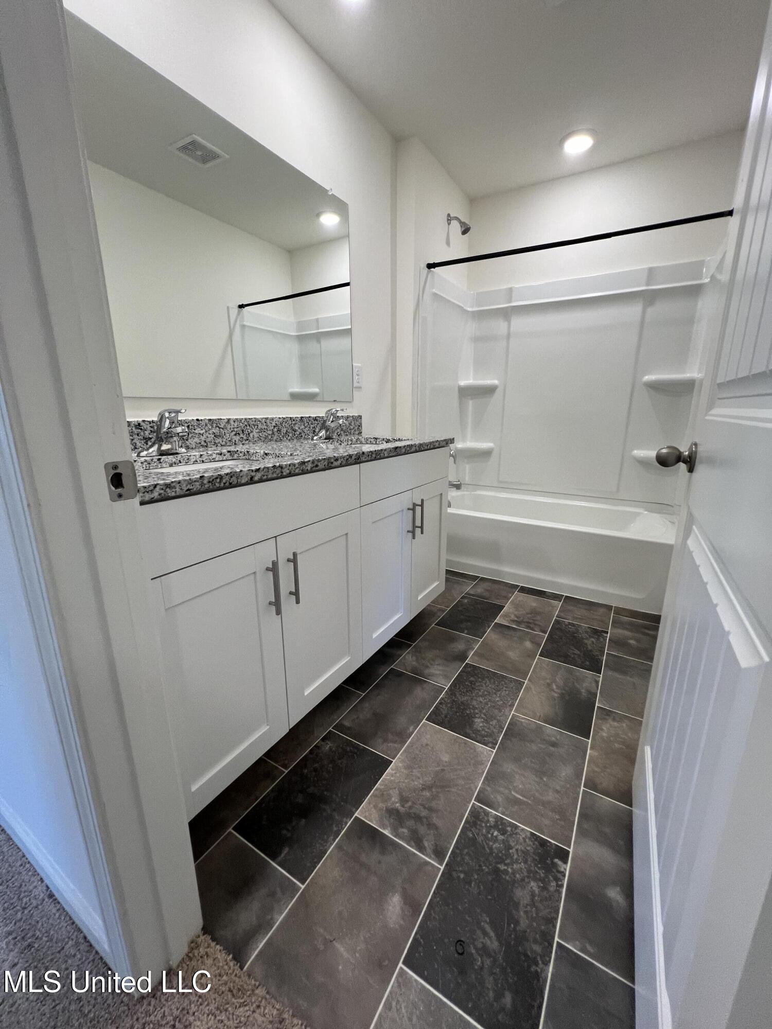 2427 Hyacinth Lane Property Photo 9