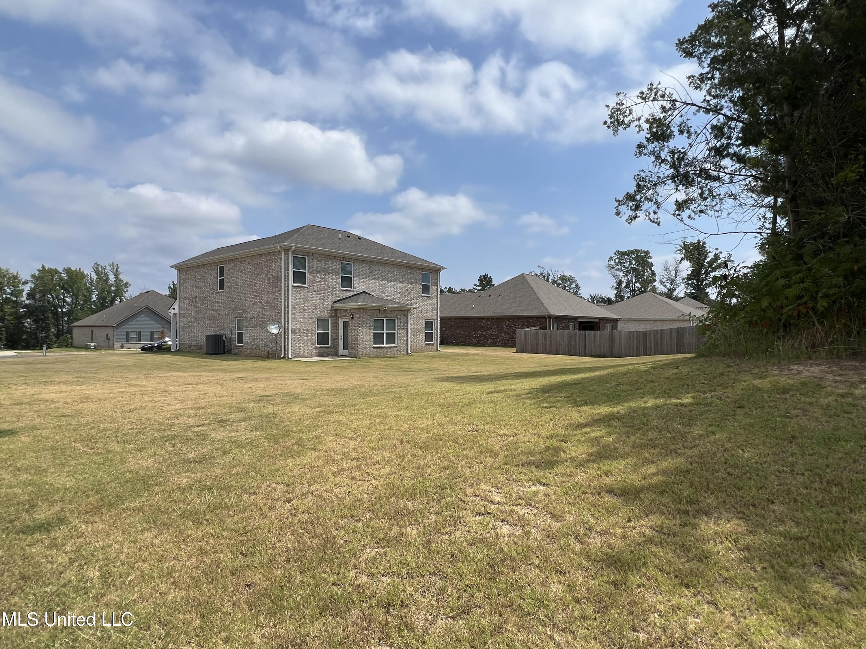 2427 Hyacinth Lane Property Photo 12