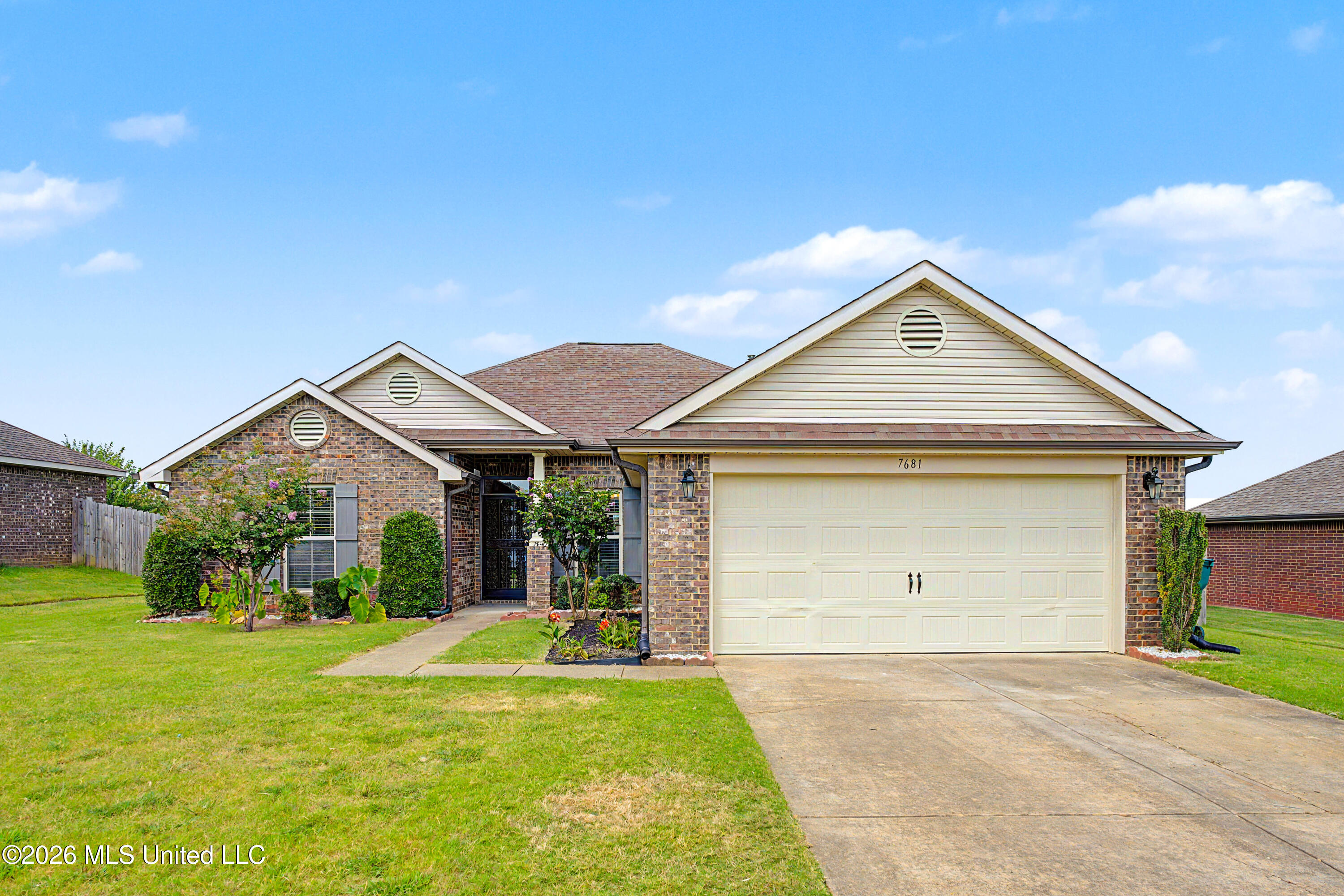 7681 Walnut Glen Drive Property Photo 2
