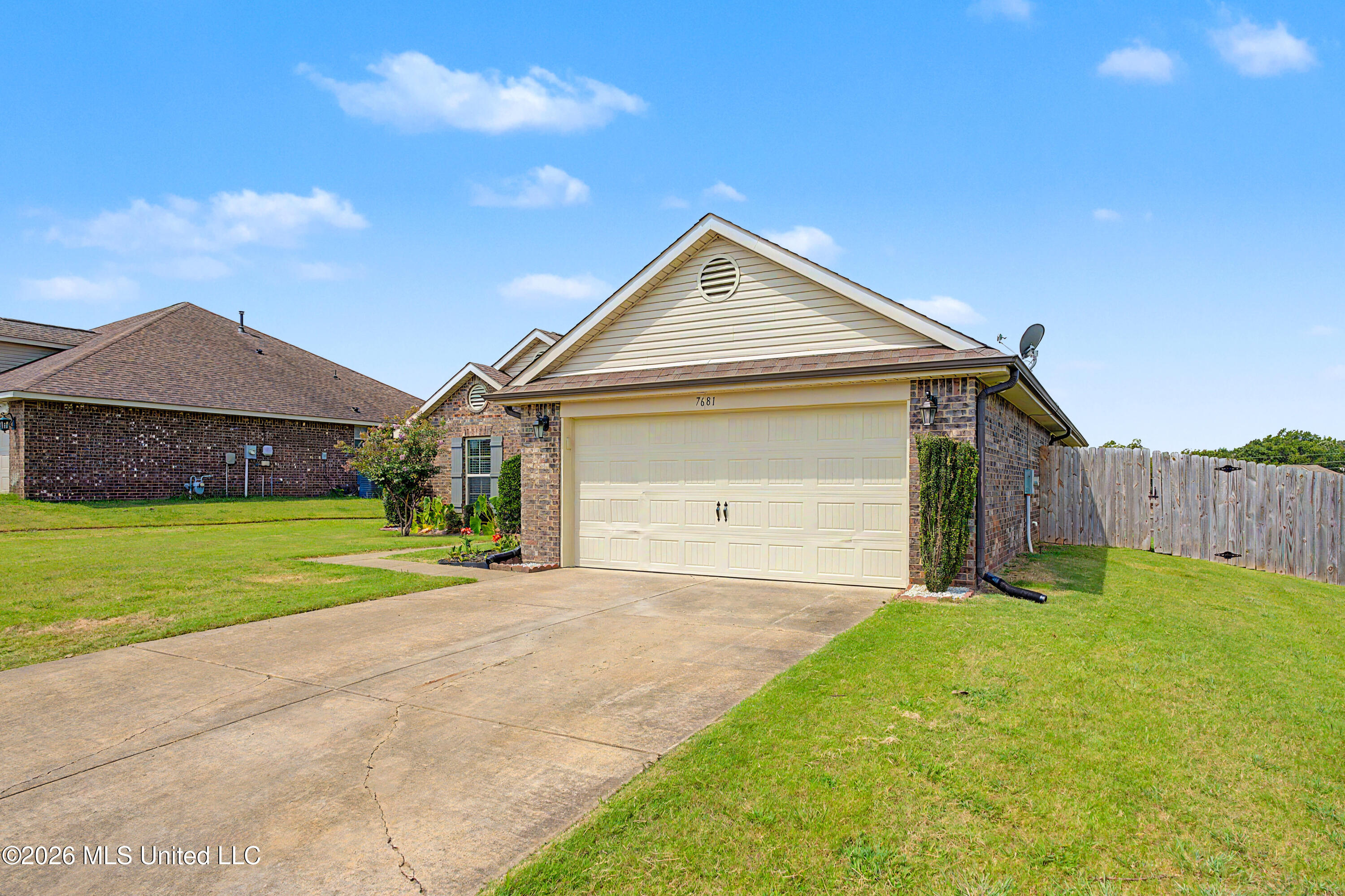 7681 Walnut Glen Drive Property Photo 5