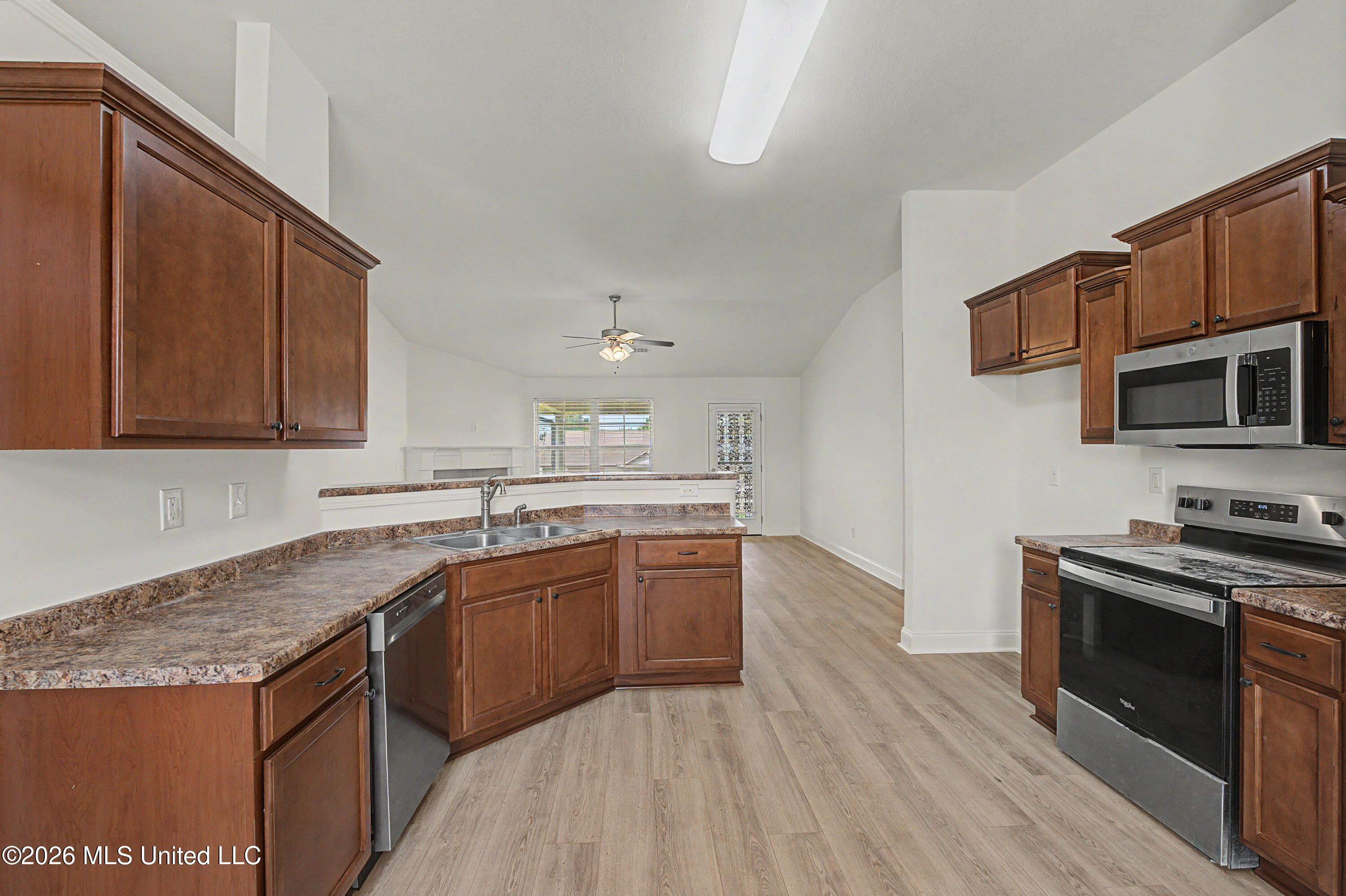 7681 Walnut Glen Drive Property Photo 17