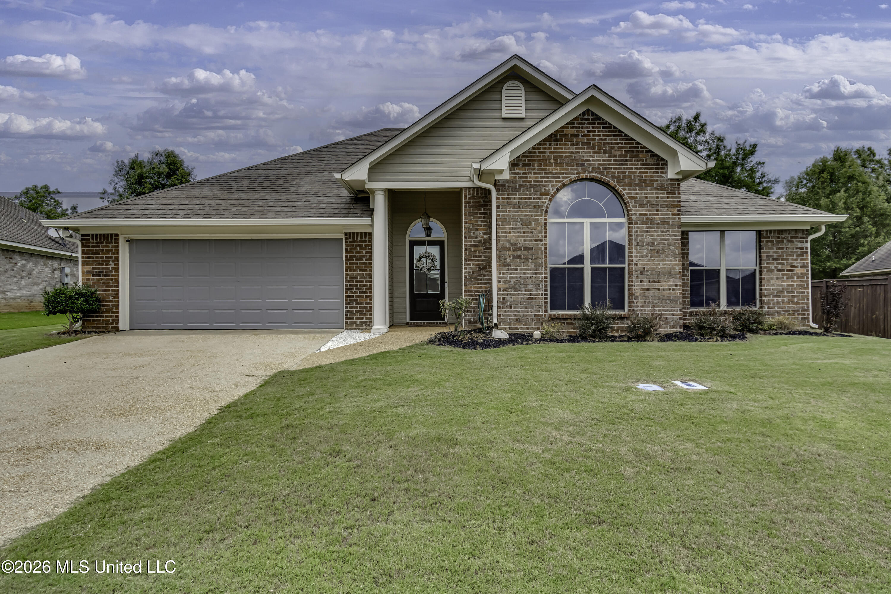 802 Cottonridge Drive Property Photo 1
