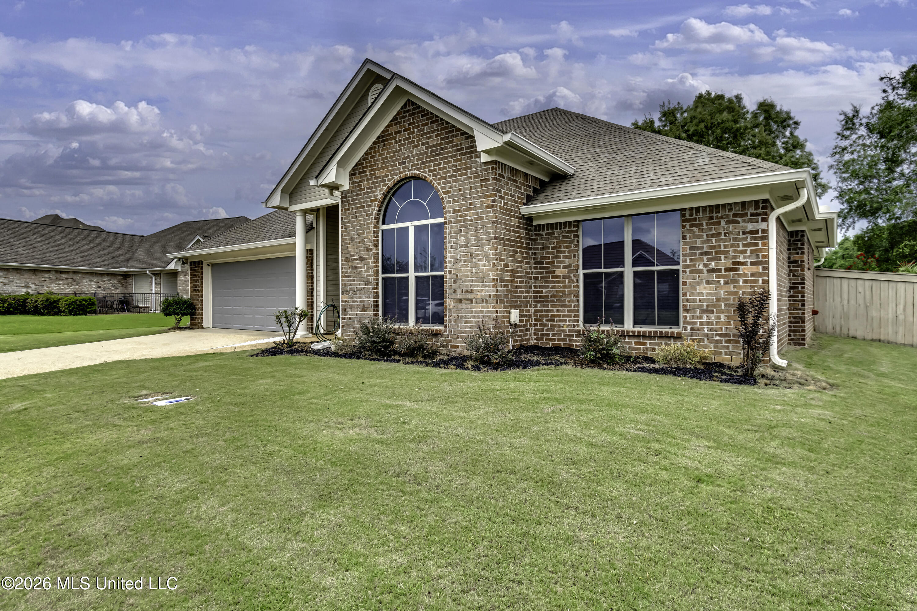 802 Cottonridge Drive Property Photo 2