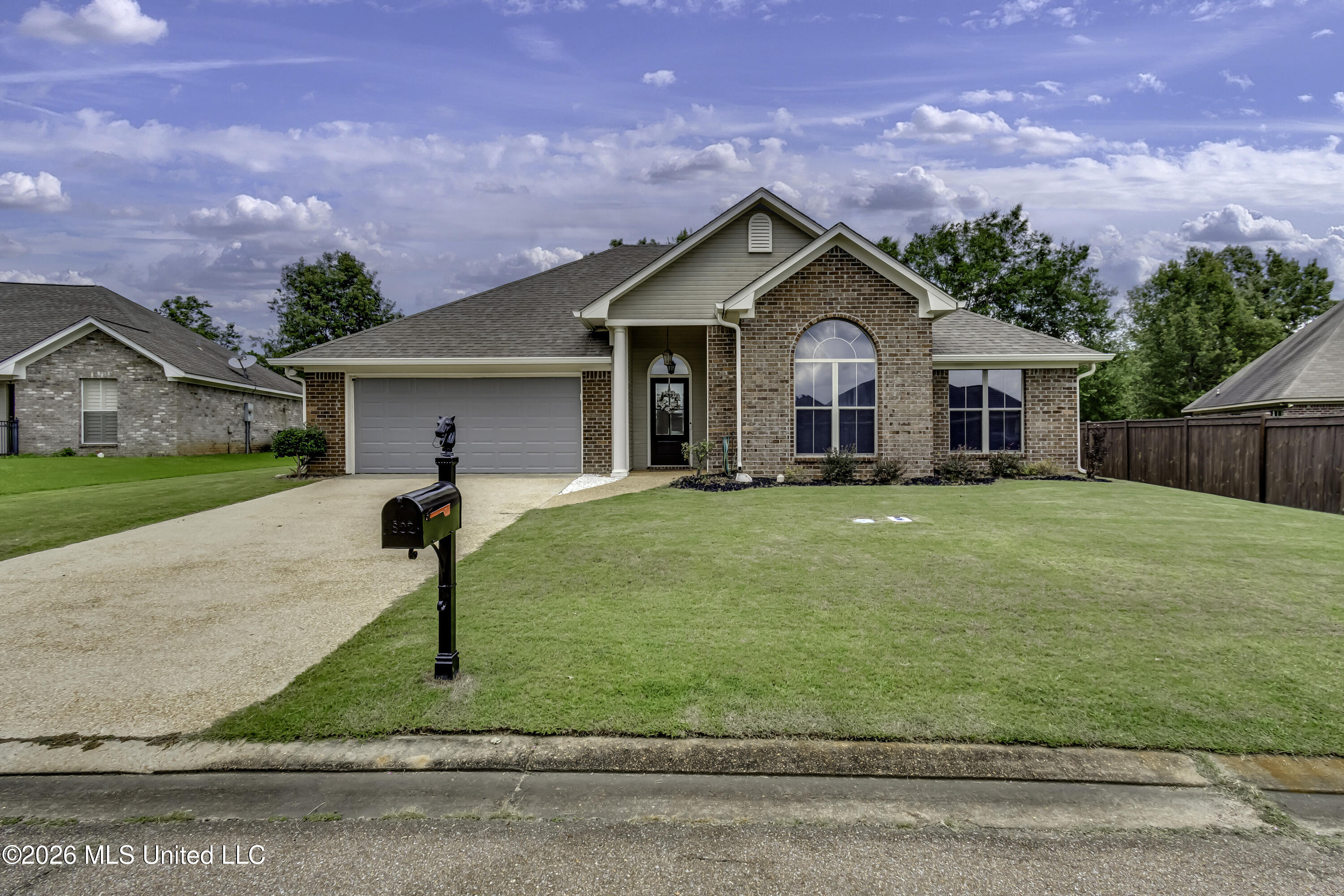 802 Cottonridge Drive Property Photo 3