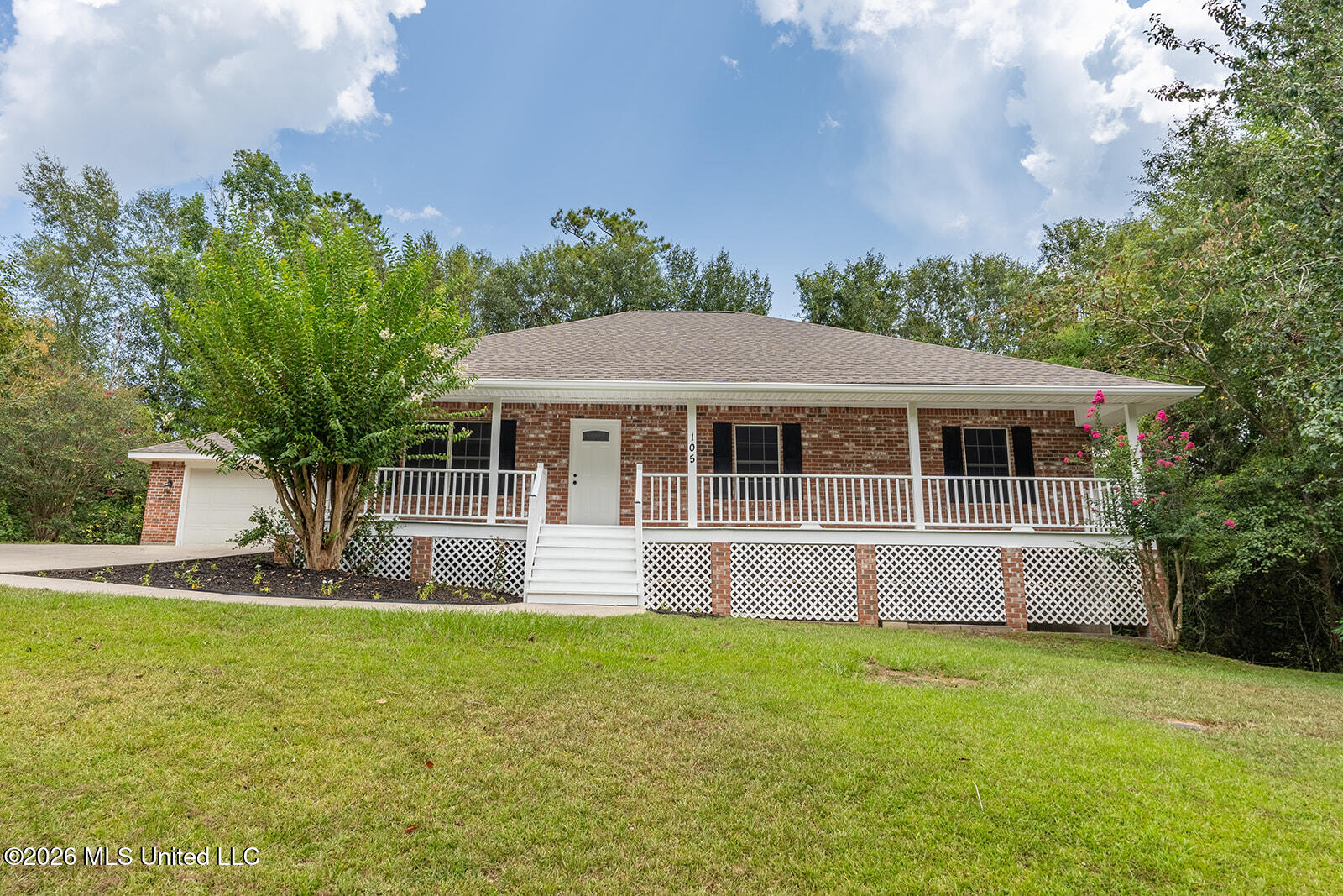 105 W Sunnybrook Road Property Photo 1