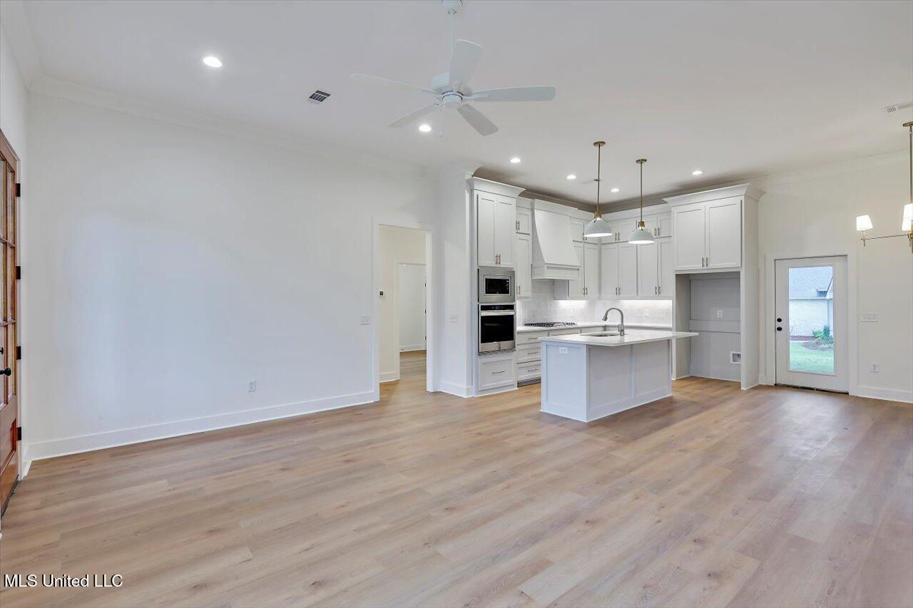 120 Willow Way Property Photo 8
