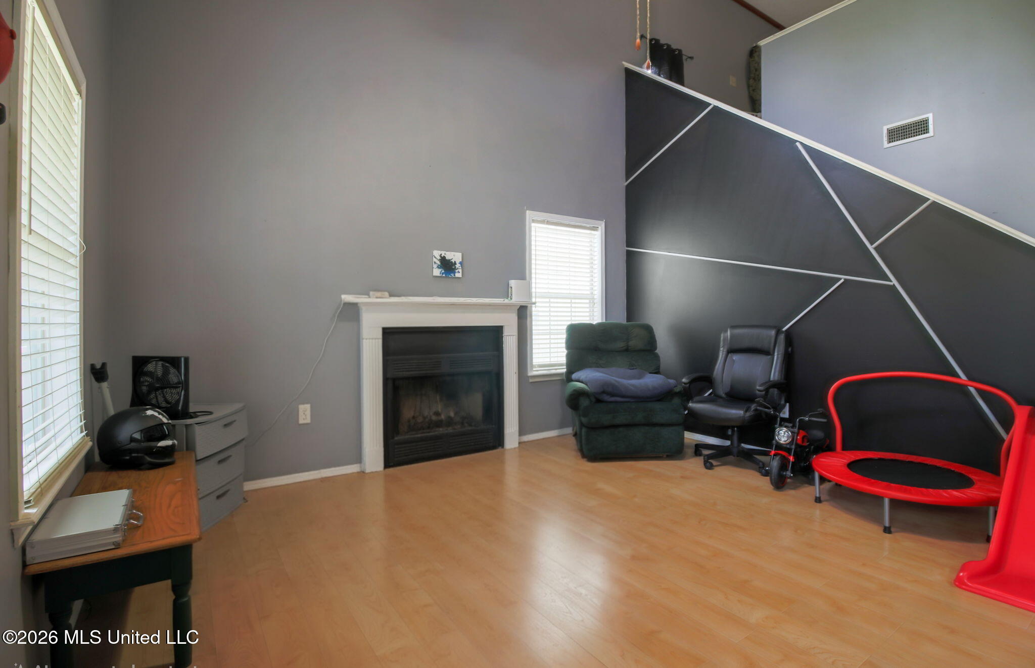 13485 Windridge Drive Property Photo 6