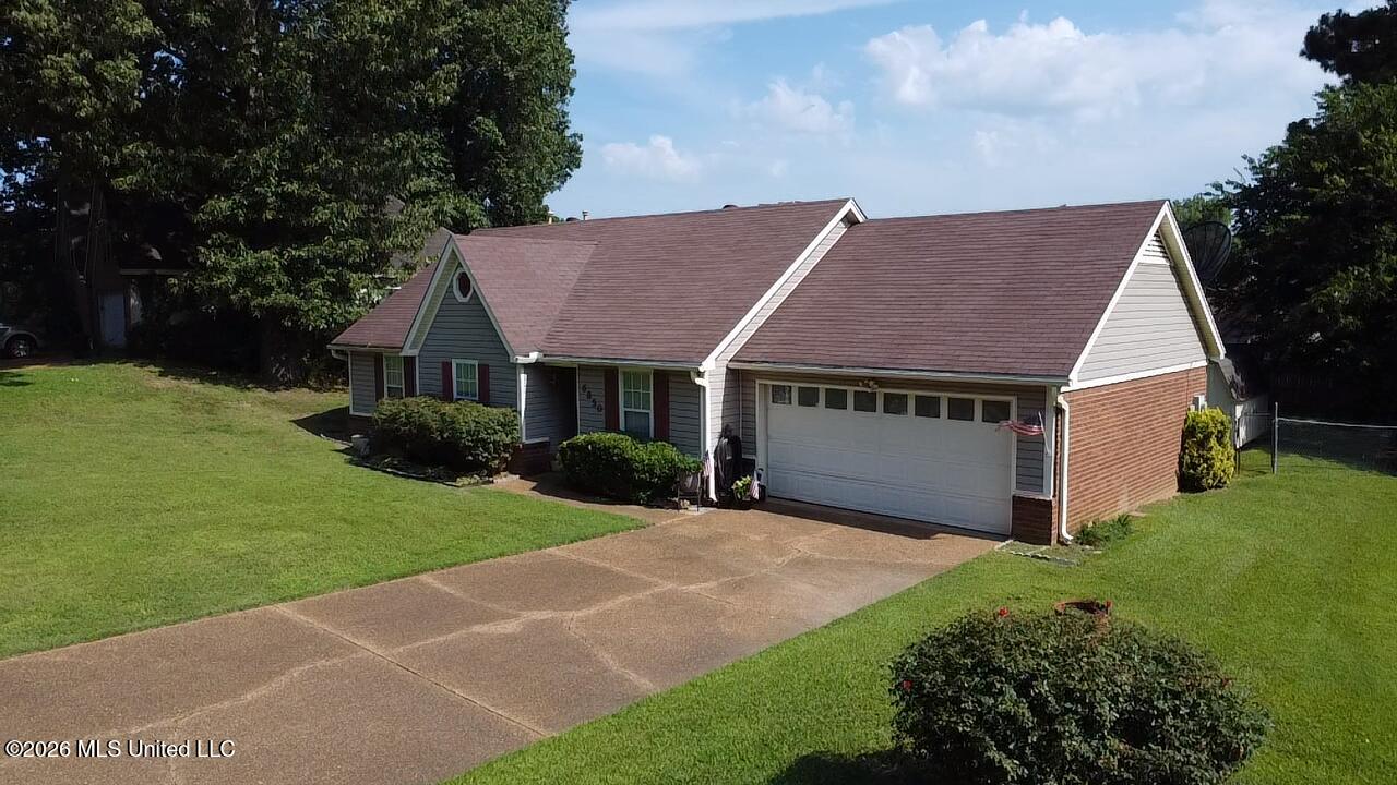6850 Hickory Crest Drive Property Photo 3